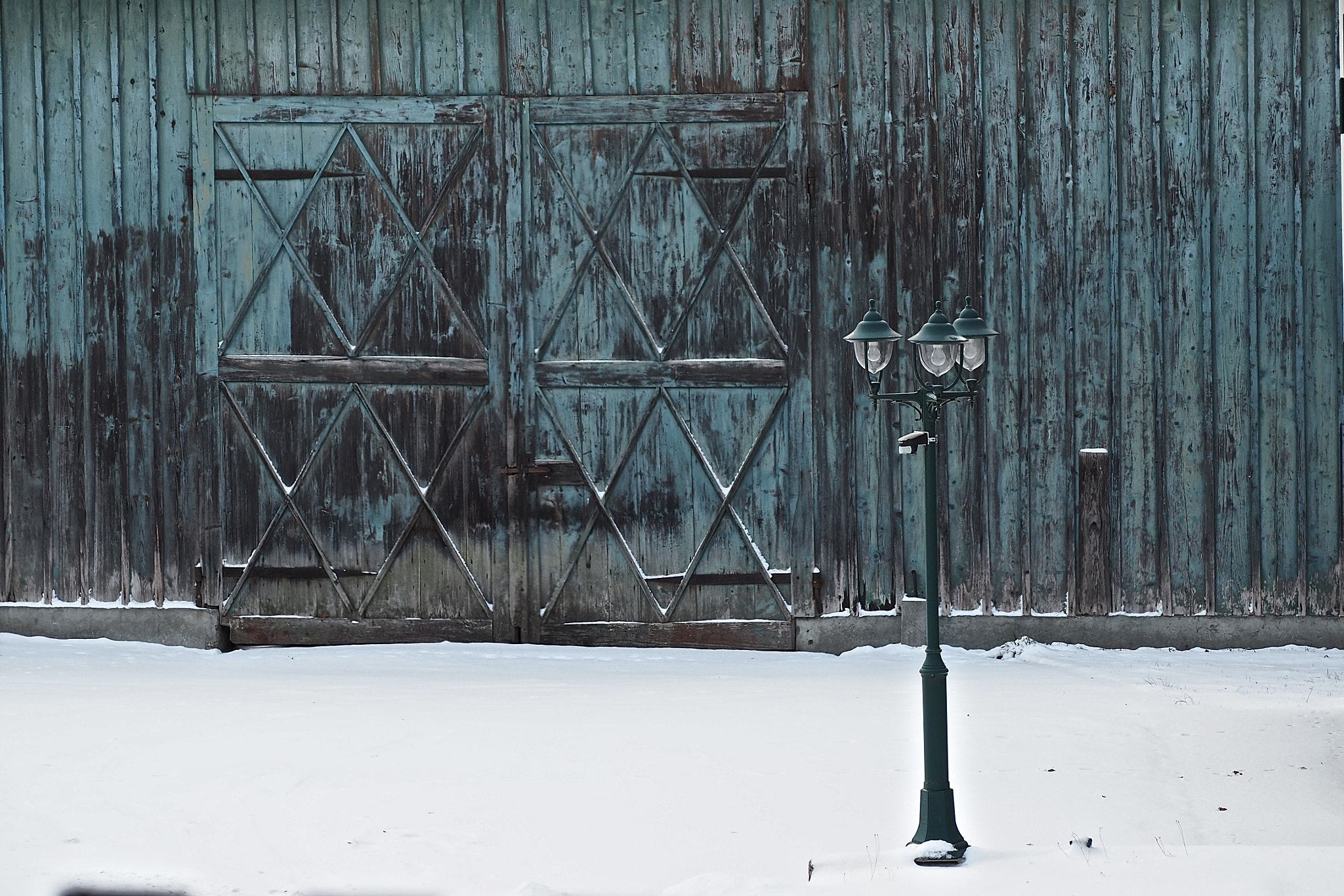 Olympus OM-D E-M5 II sample photo. Barn wall bavaria photography