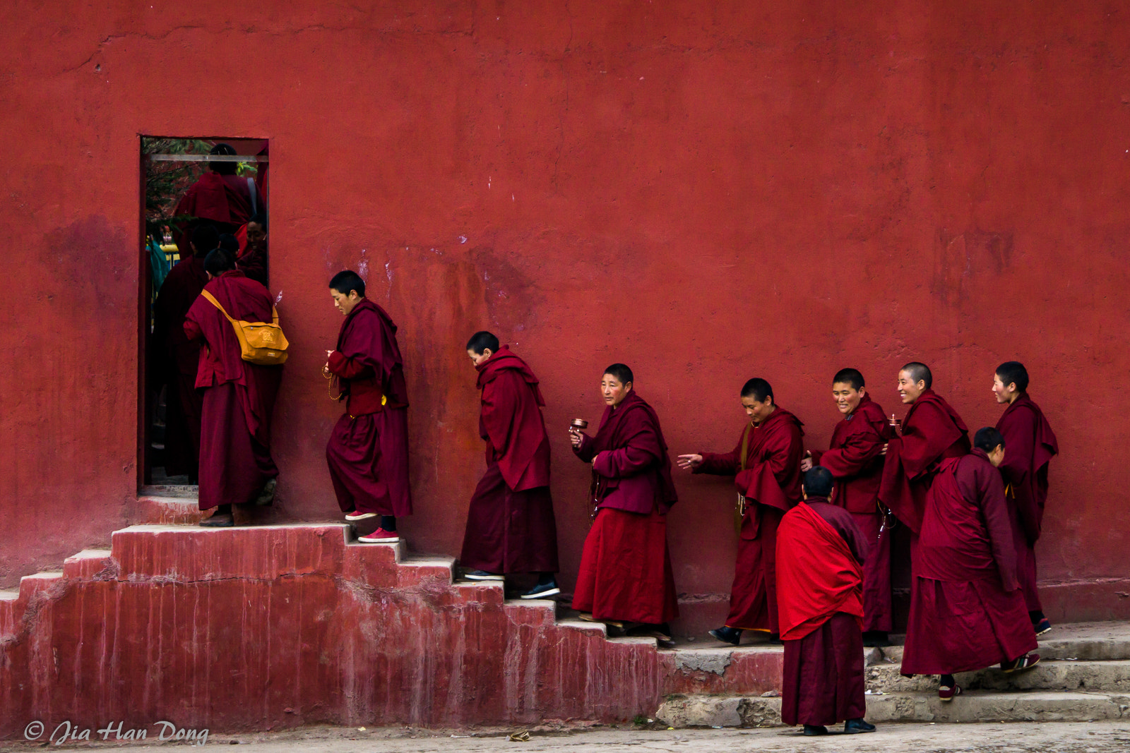 Sony a6000 sample photo. Nuns lined up to prayer room photography