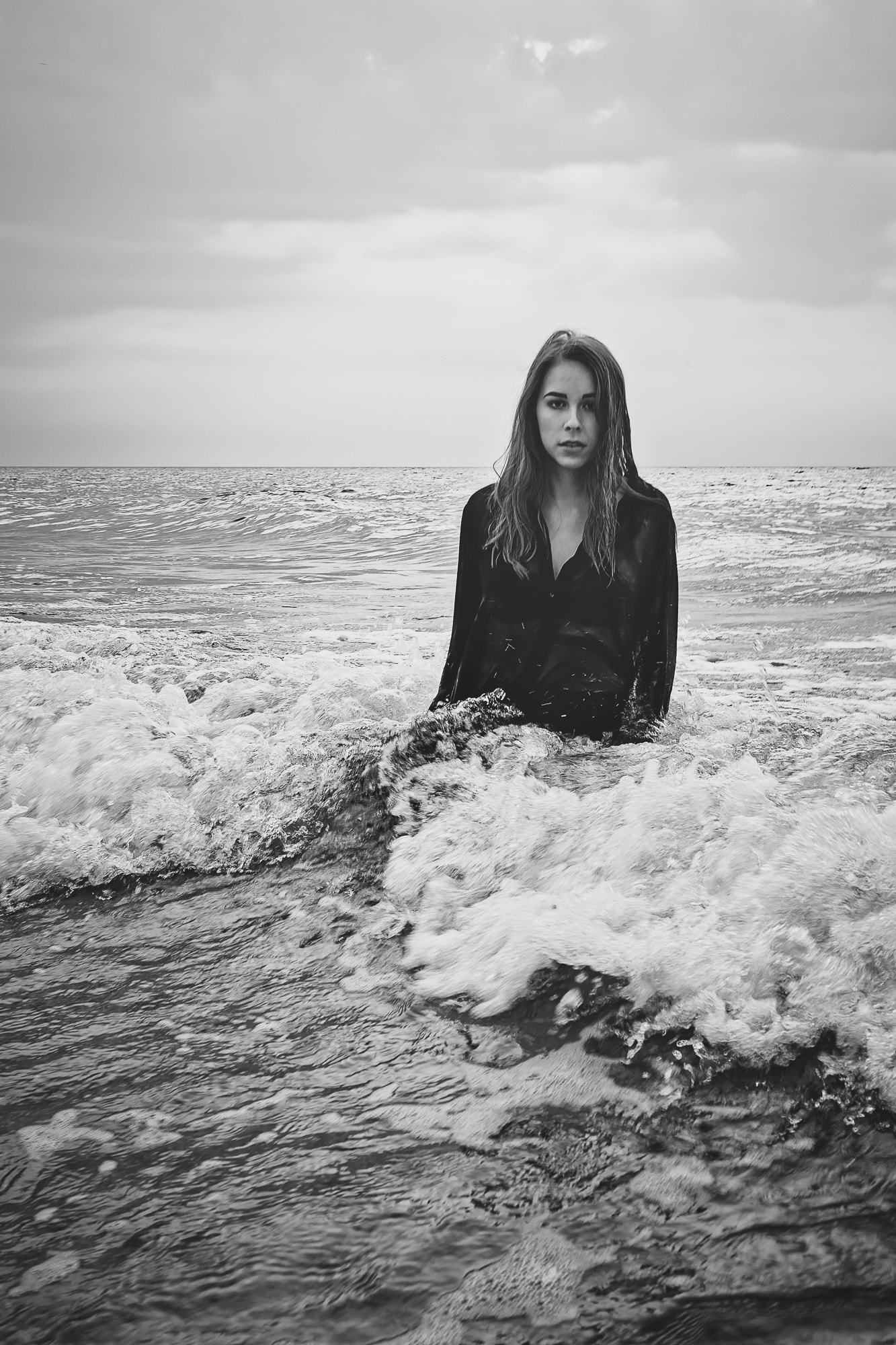 Canon EF 24-70mm F4L IS USM sample photo. Lovisa and the wave photography