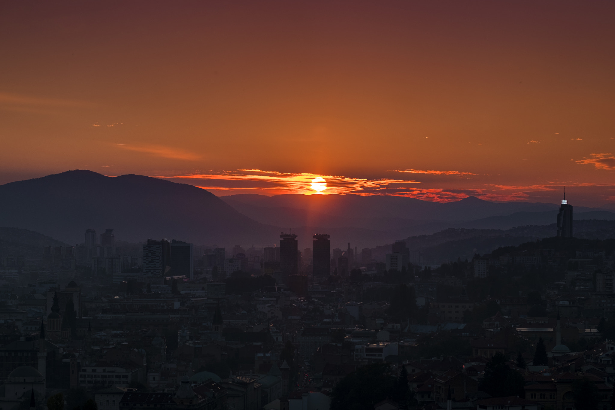 Fujifilm X-E2S + Fujifilm XF 56mm F1.2 R sample photo. Sarajevo sunset photography