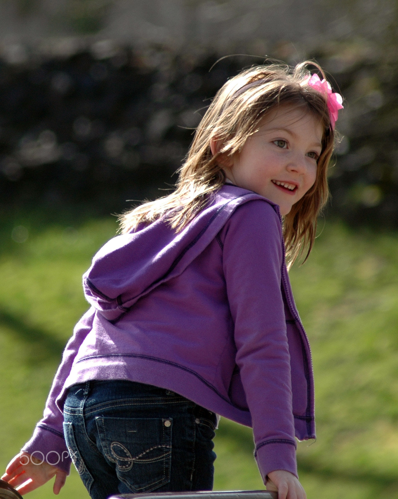 AF Zoom-Nikkor 80-200mm f/4.5-5.6D sample photo. Free play photography