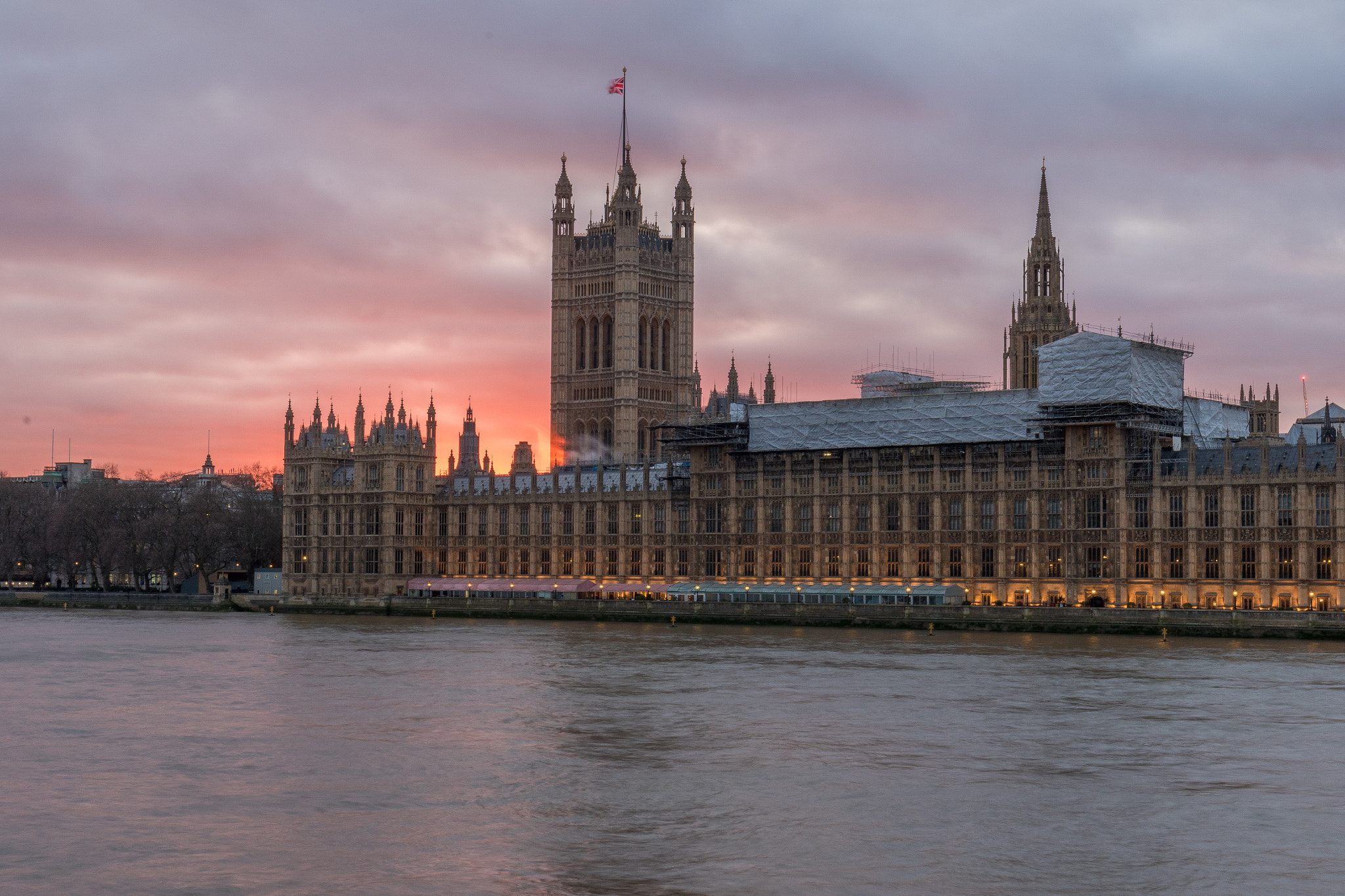 Canon EF 16-35mm F4L IS USM sample photo. London houses of parliament photography