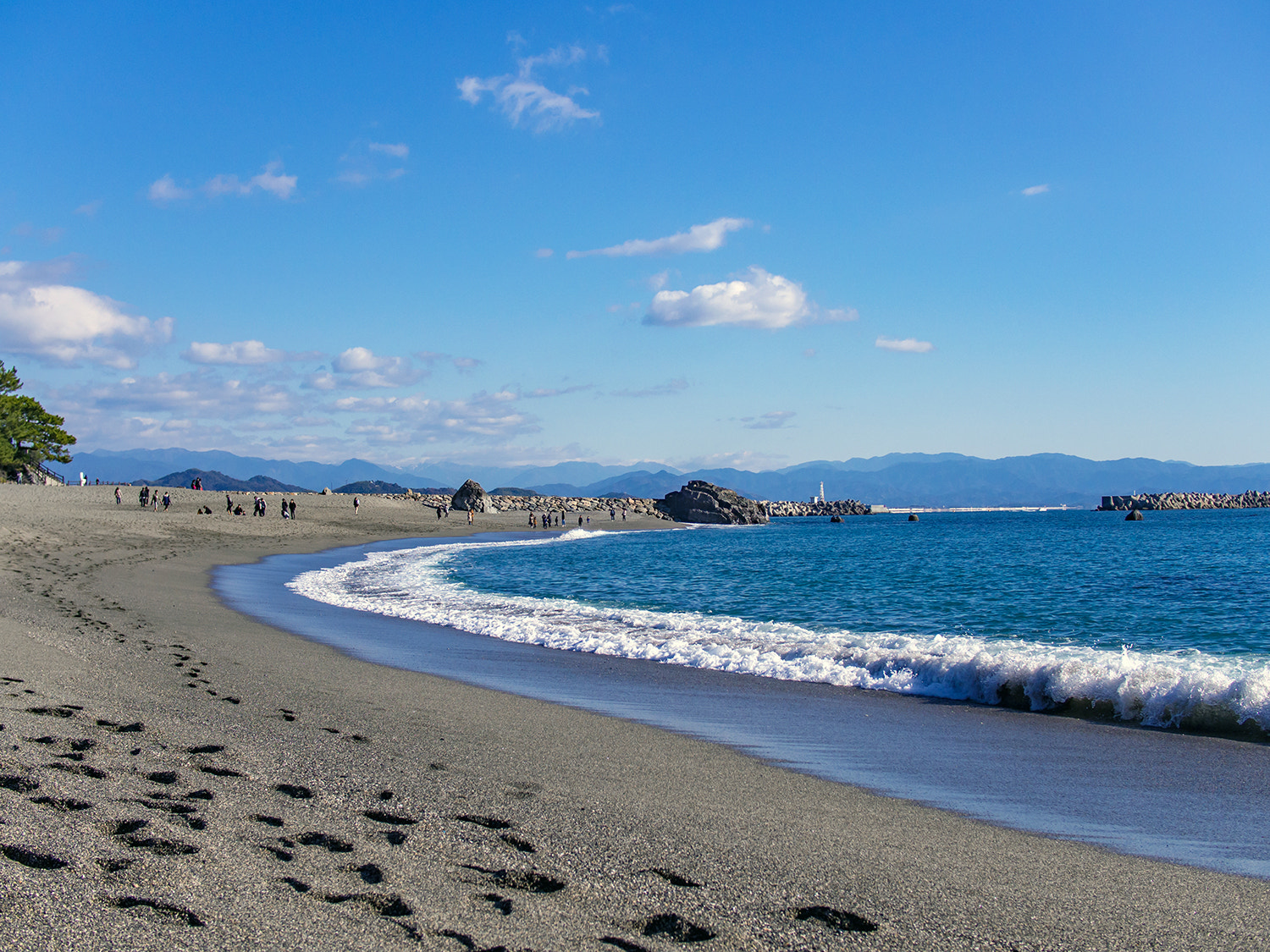 Olympus PEN E-PL5 sample photo. Sandy beach walk photography