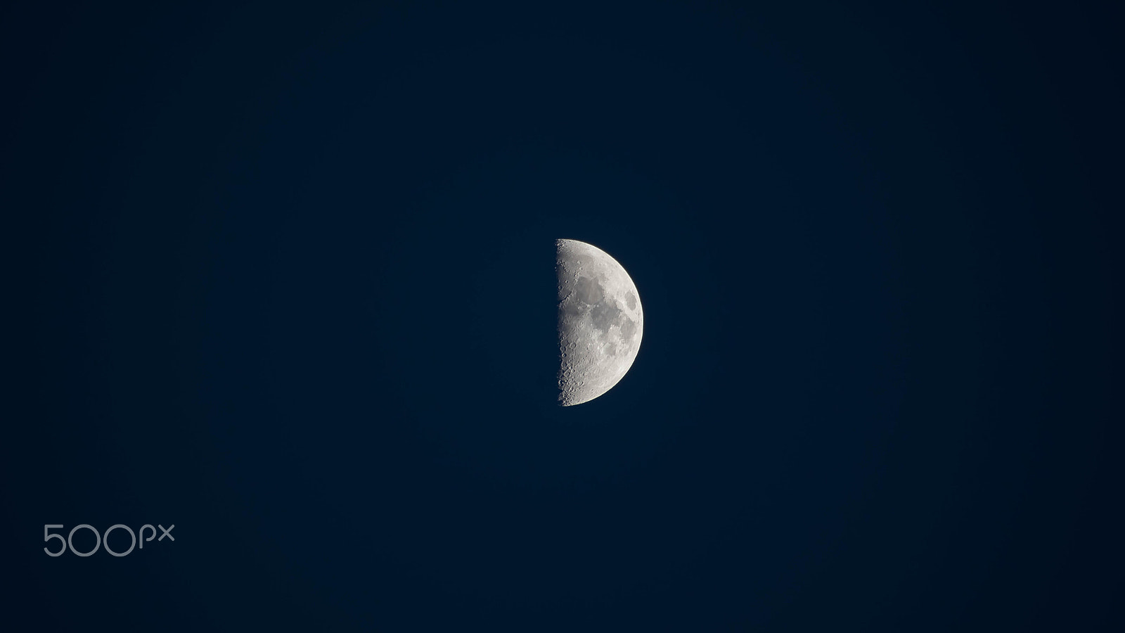 Nikon AF-S Nikkor 70-200mm F2.8G ED VR II sample photo. Half moon photography