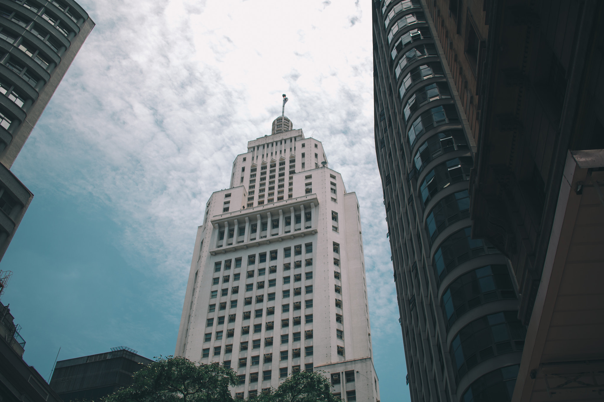 Canon EF-S 24mm F2.8 STM sample photo. Edifício altino arantes photography