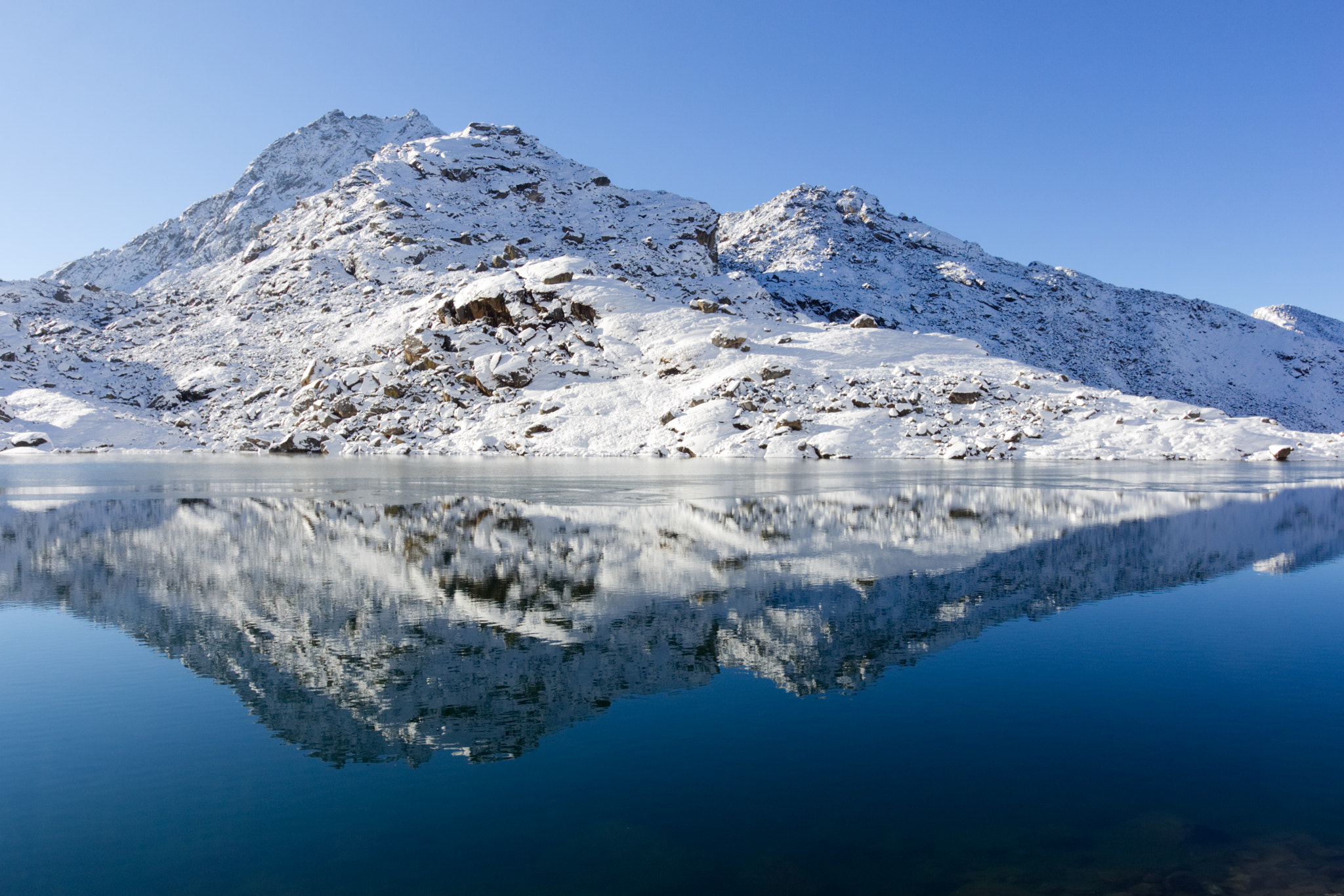 Sigma 18-35mm f/1.8 DC HSM sample photo. Floating peak photography