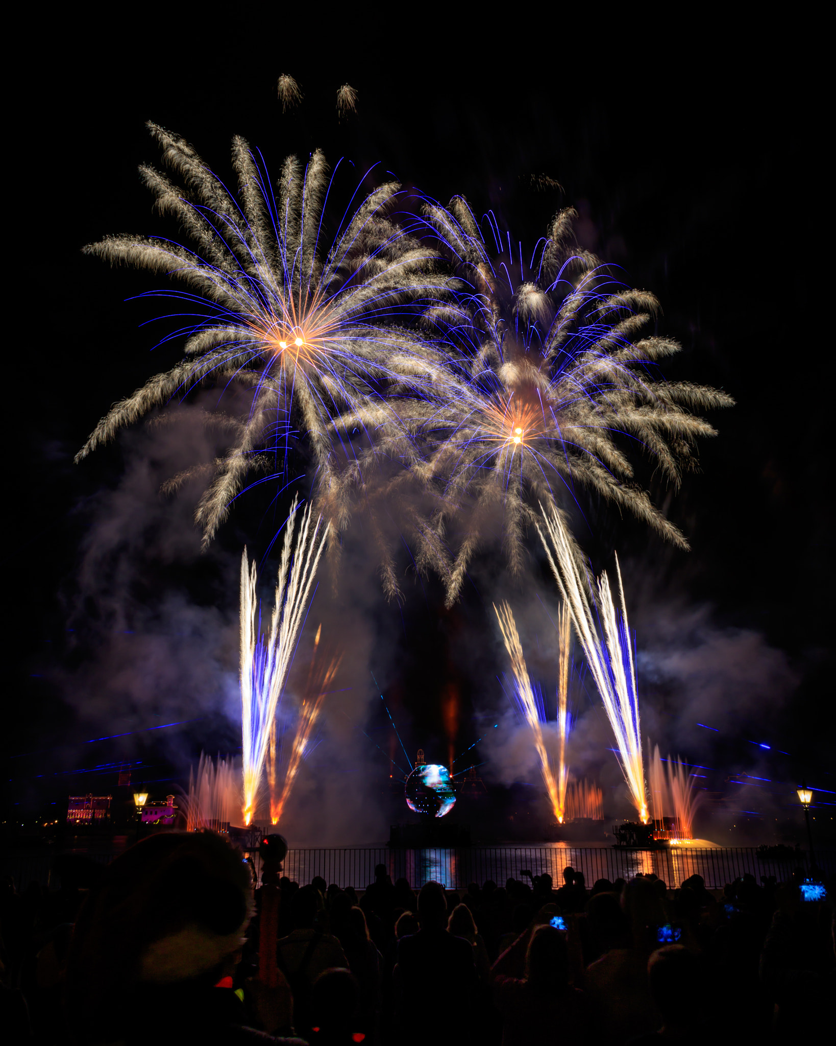 Canon EF-S 18-135mm F3.5-5.6 IS sample photo. Illuminations photography