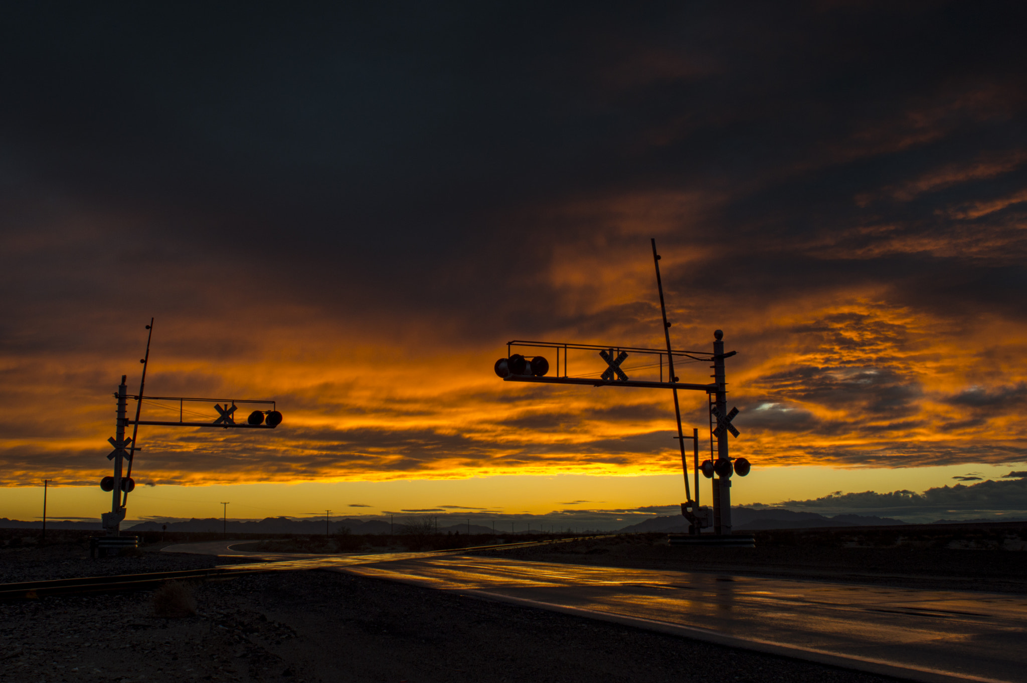 Nikon D3200 + Nikon AF Nikkor 24mm F2.8D sample photo. Railroad sunset photography