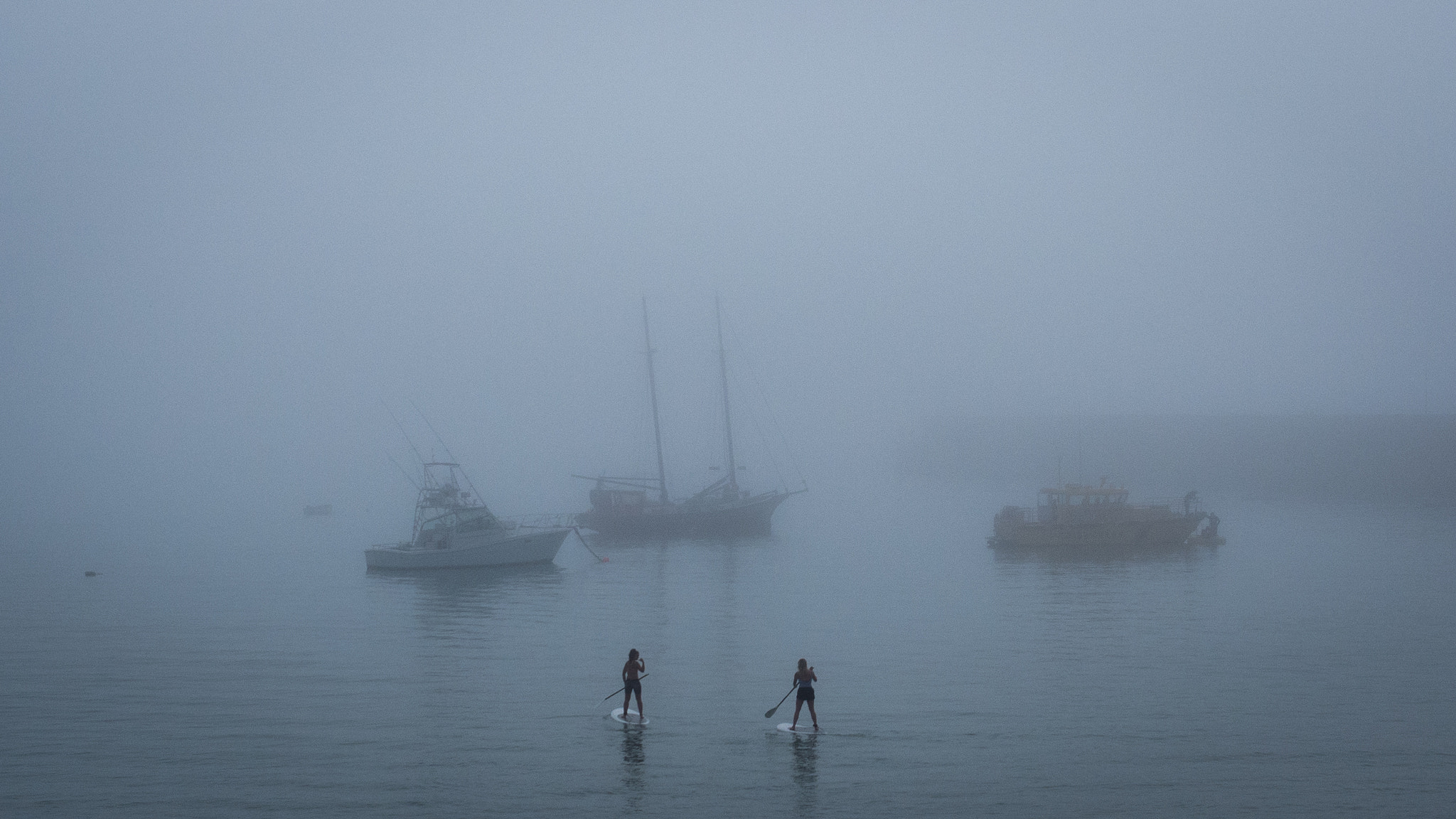 Olympus PEN E-P5 sample photo. Paddling in the mist photography