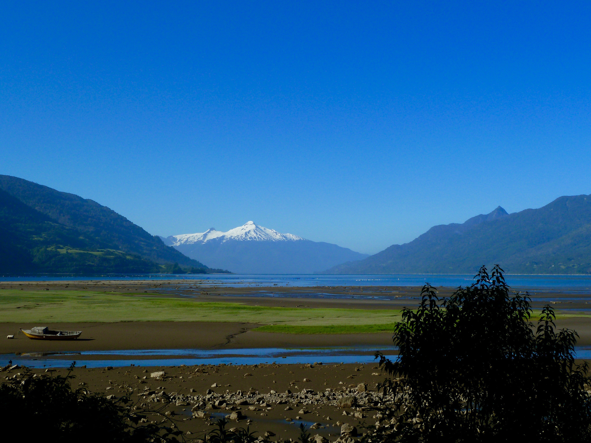 Panasonic Lumix DMC-ZS5 (Lumix DMC-TZ8) sample photo. Yates volcano photography