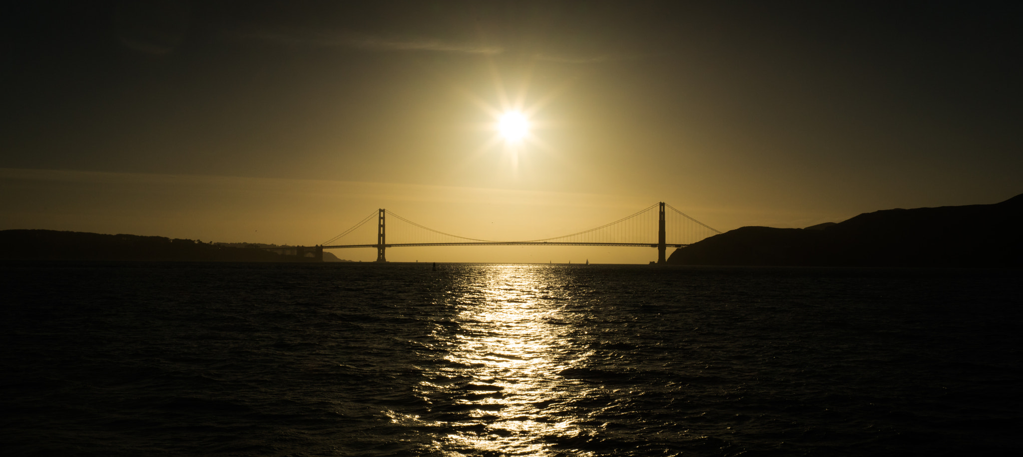 E 35mm F2 sample photo. Golden gate @ sunset photography