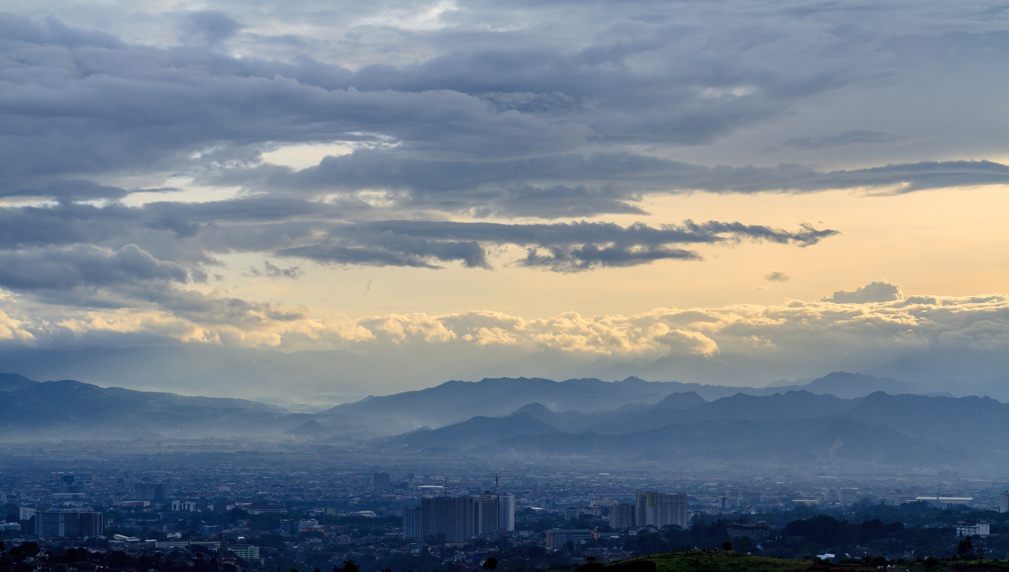 Canon EOS 7D + Canon EF 35-80mm f/4-5.6 sample photo. City covered with fog photography