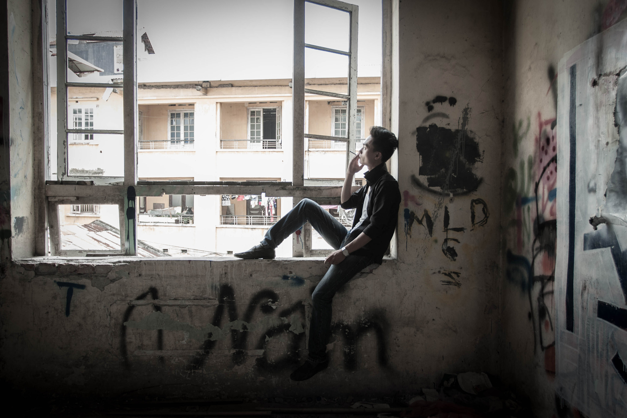 Canon EOS 40D + Canon EF 17-40mm F4L USM sample photo. Smoking photography