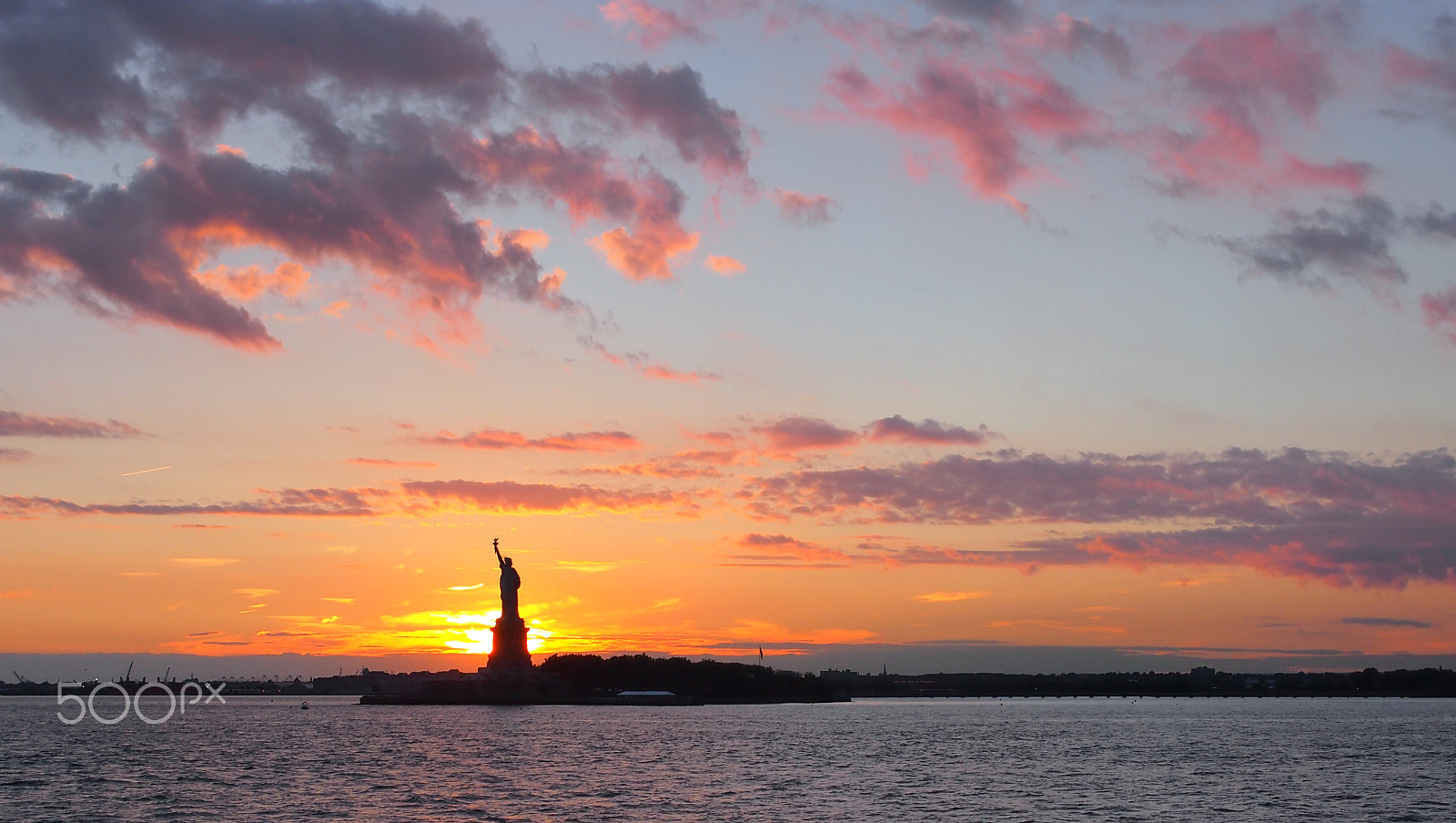 Olympus PEN E-P3 + Panasonic Leica DG Summilux 25mm F1.4 II ASPH sample photo. The statue of liberty at sunset,new york photography