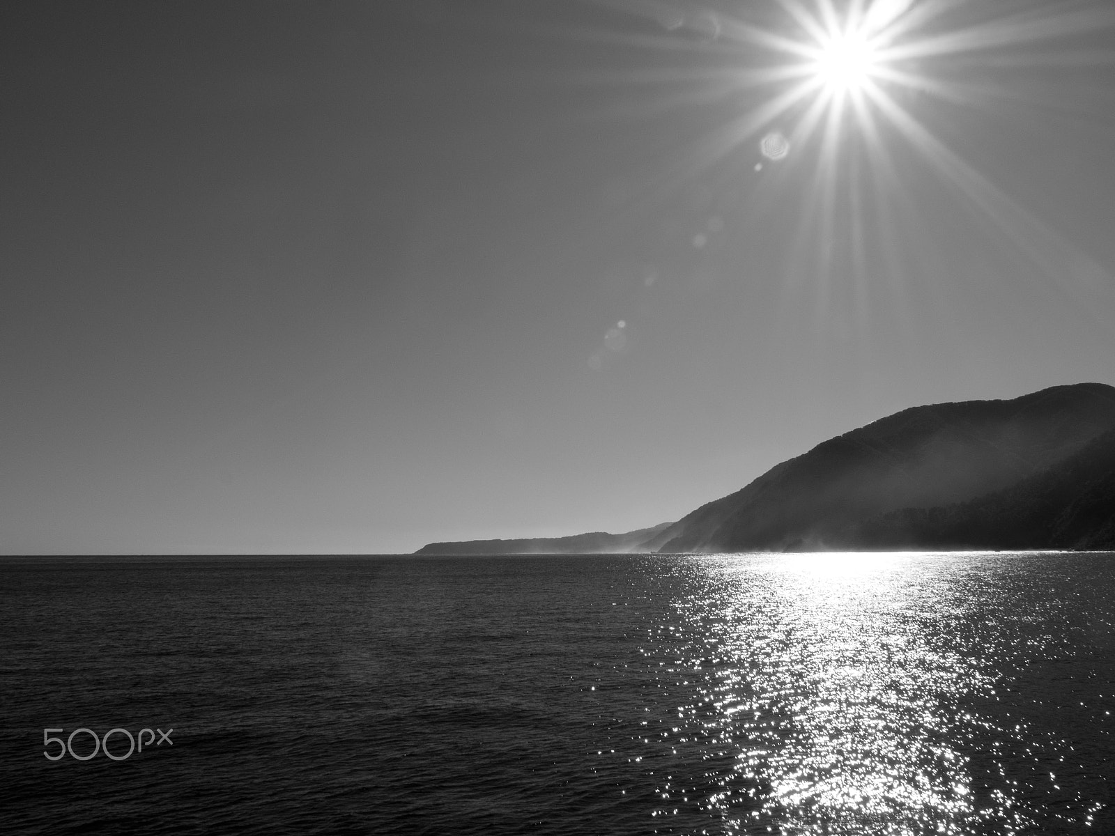 OLYMPUS M.14-150mm F4.0-5.6 II sample photo. The sea and the sun photography