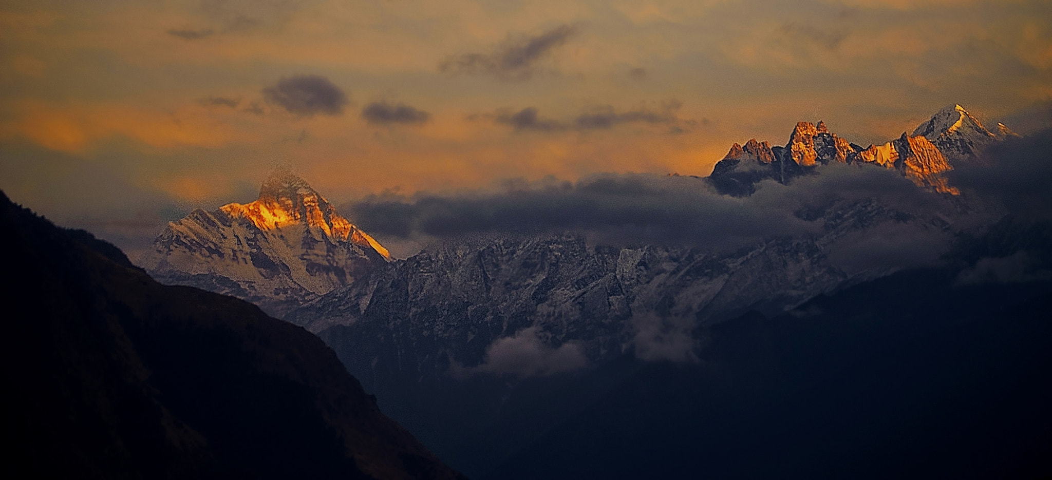 Nikon D90 + Nikon AF-S DX Nikkor 55-200mm F4-5.6G ED sample photo. Himalayan sunset scenery photography