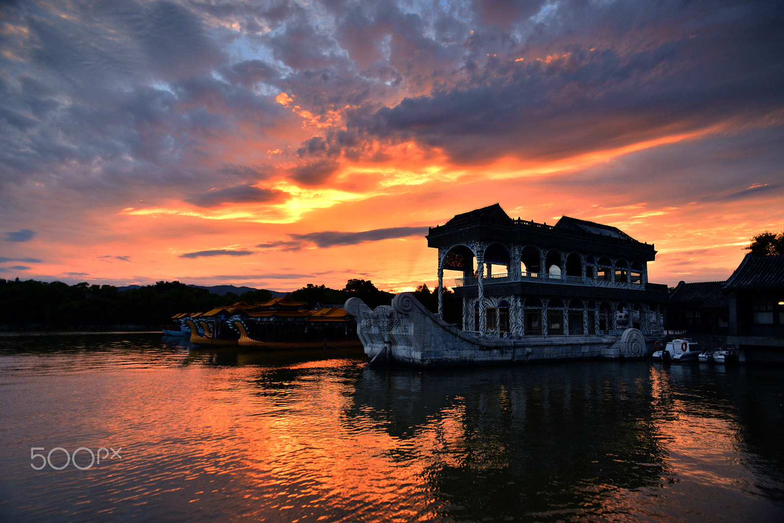 IX-Nikkor 24-70mm f/3.5-5.6 sample photo. The ship will not sink in the summer palace photography