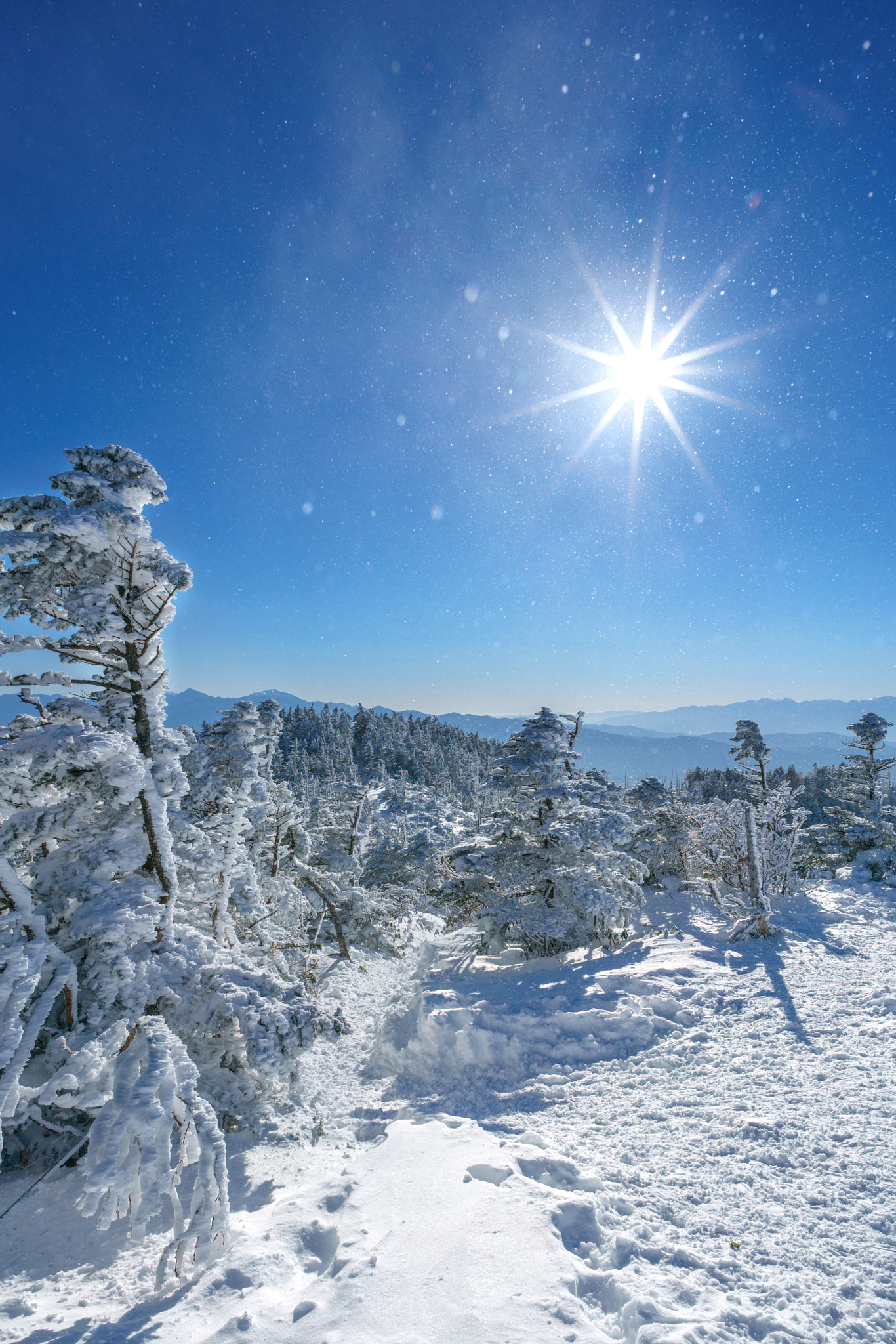 E 21mm F2.8 sample photo. Mountain peak snow dances photography