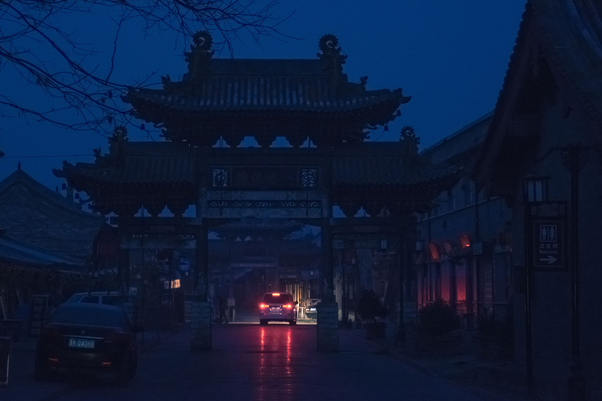 Sigma 28-300mm F3.5-6.3 DG Macro sample photo. Midnight of the ancient city photography