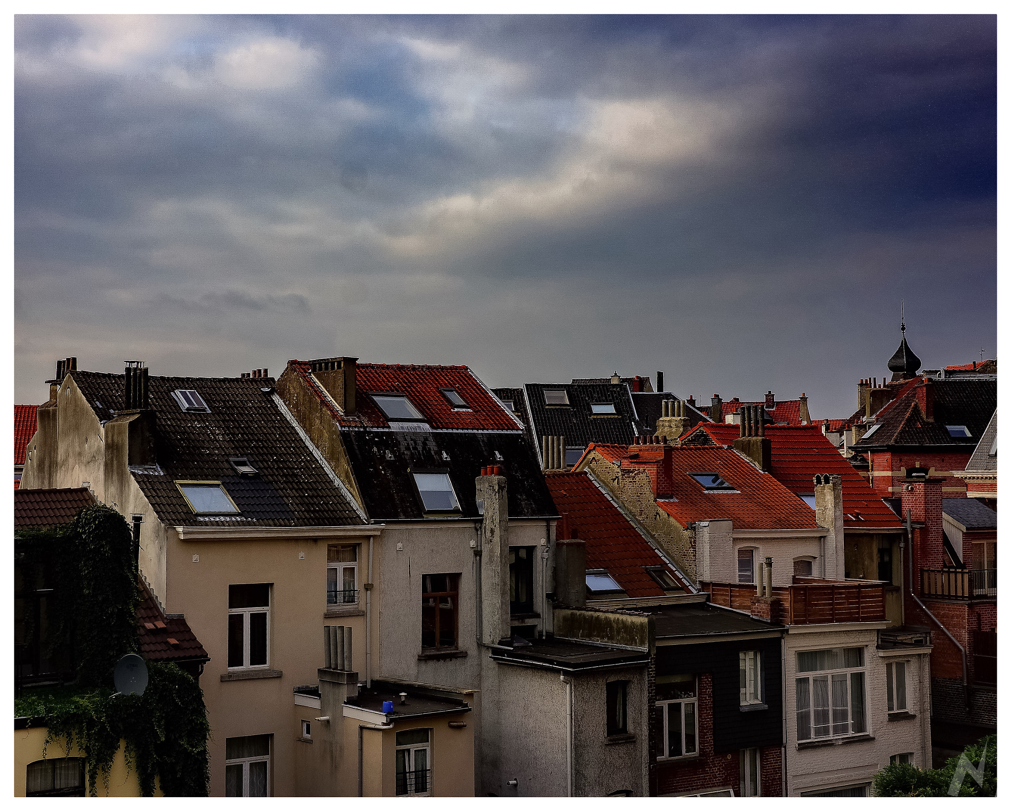 Sony Alpha NEX-7 + Tamron 18-200mm F3.5-6.3 Di III VC sample photo. Roofs of brussels photography