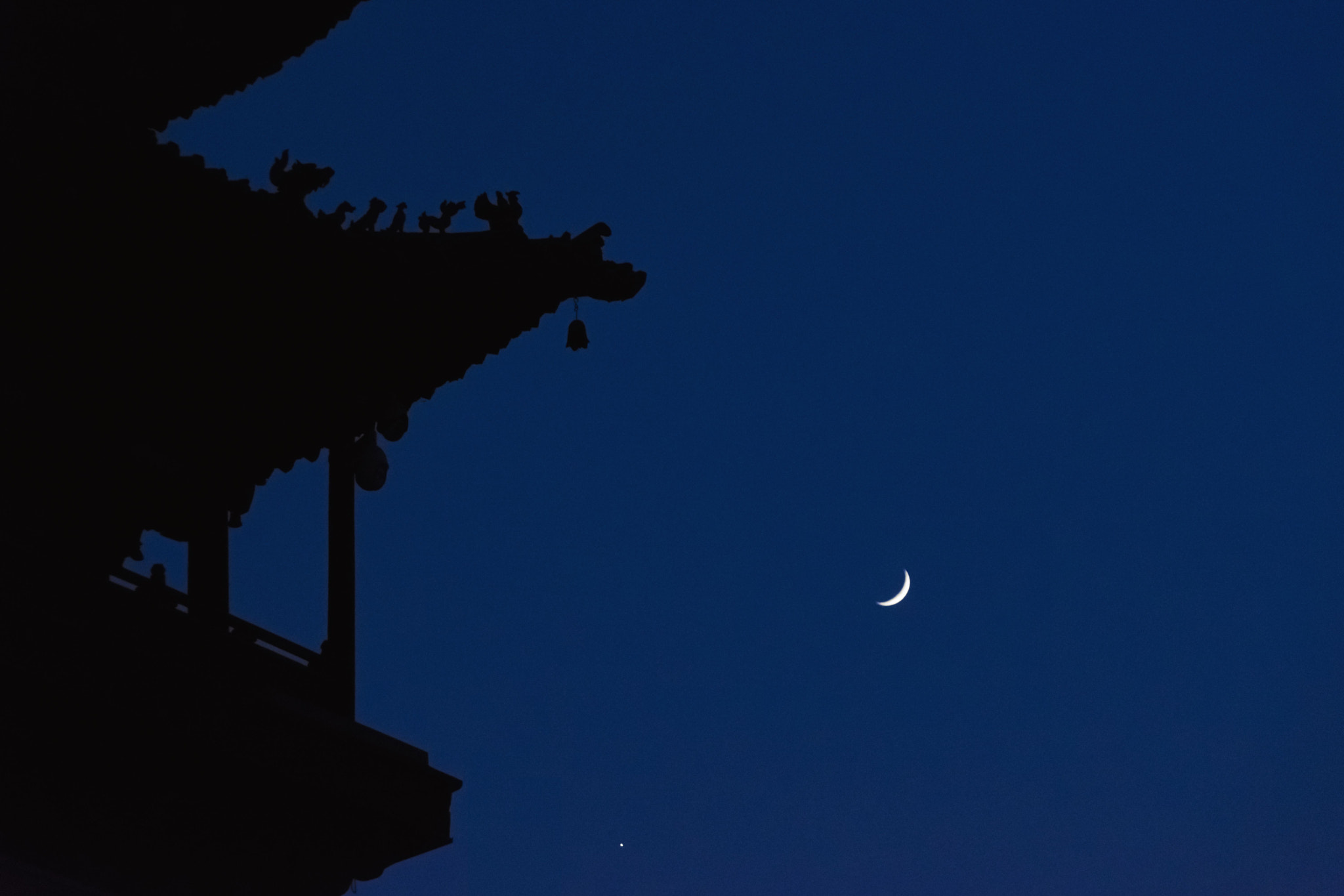 Sigma 28-300mm F3.5-6.3 DG Macro sample photo. 月上西楼 photography