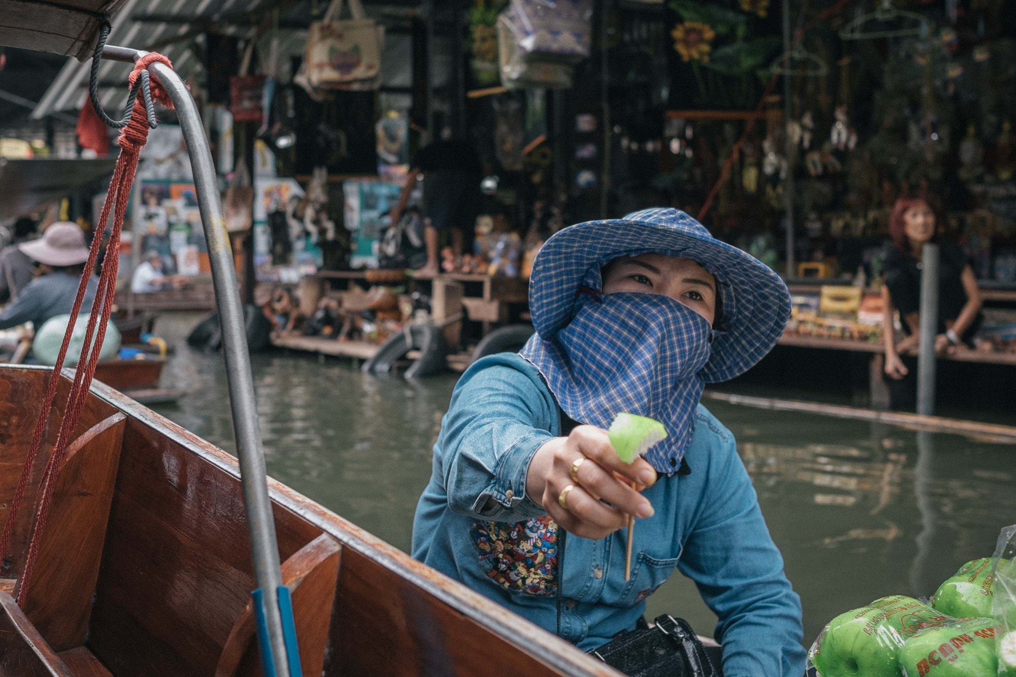 Fujifilm X-T10 + Fujifilm XF 23mm F1.4 R sample photo. Market lady photography