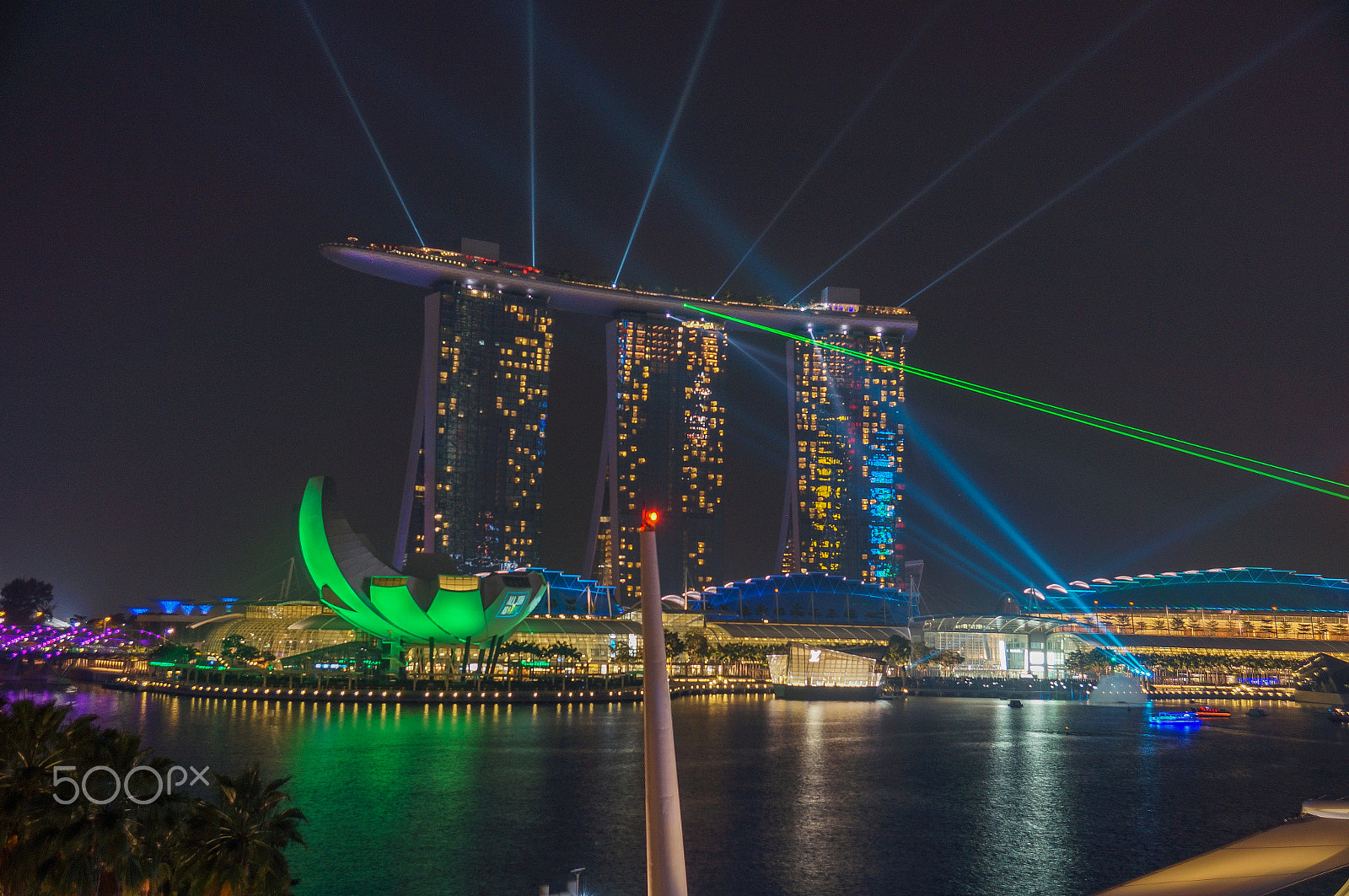 Sony DT 16-105mm F3.5-5.6 sample photo. Singapore | marina bay laser show photography