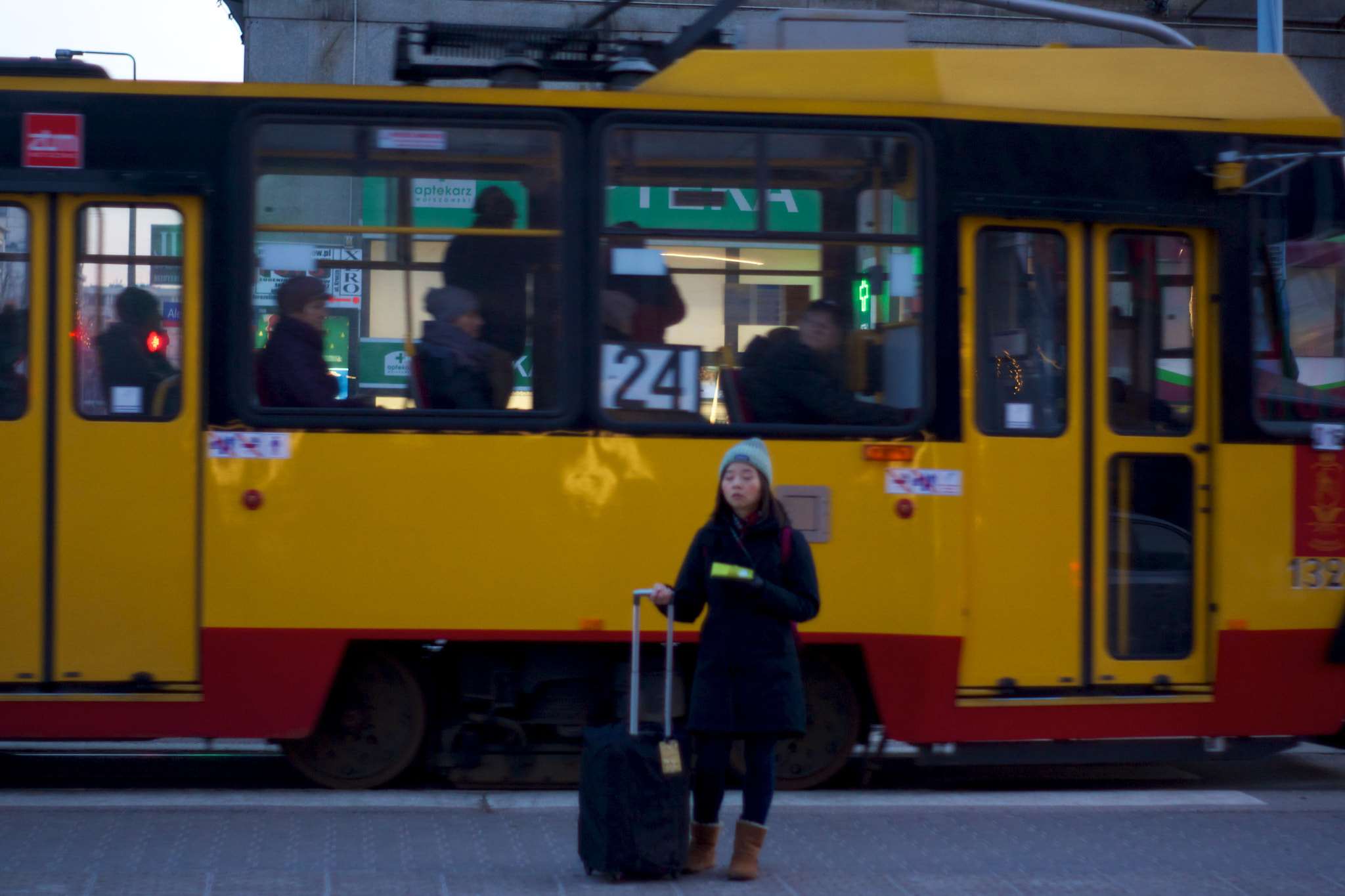 Sony SLT-A65 (SLT-A65V) + Minolta AF 50mm F1.7 sample photo. Waiting transport photography