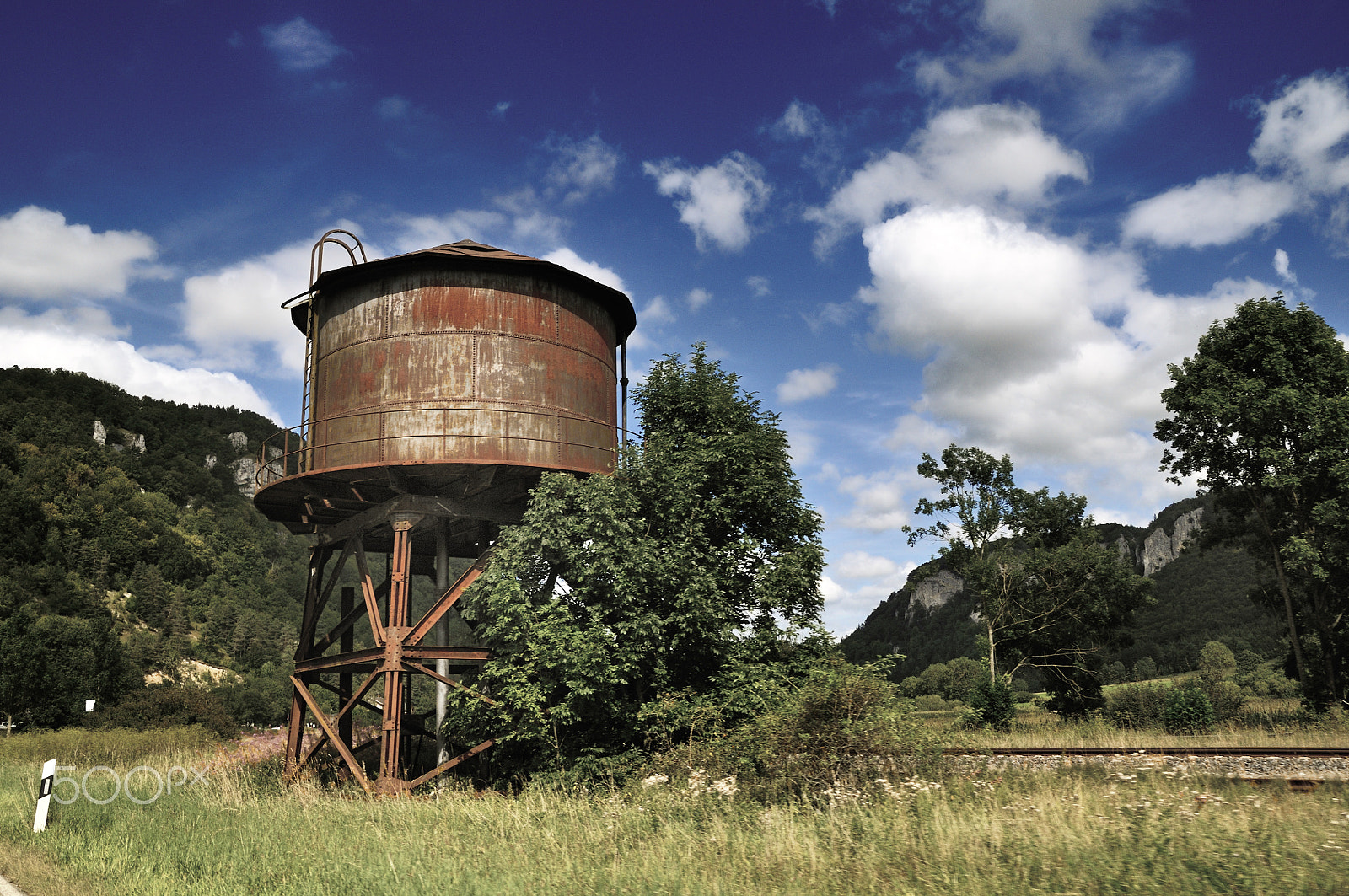Nikon D300 + Sigma 18-50mm F2.8 EX DC Macro sample photo. Water tank for steam engines photography