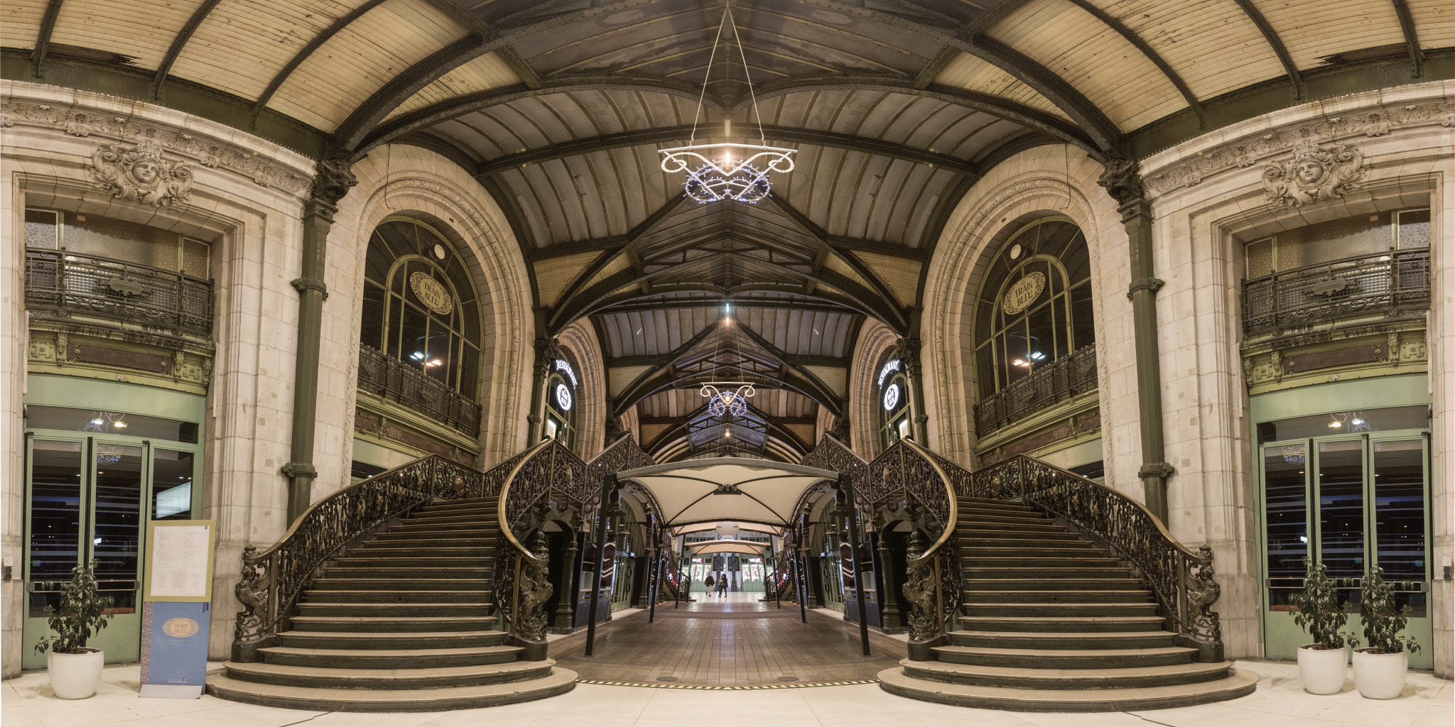 Canon EF 16-35mm F2.8L II USM sample photo. In the trainstation? photography