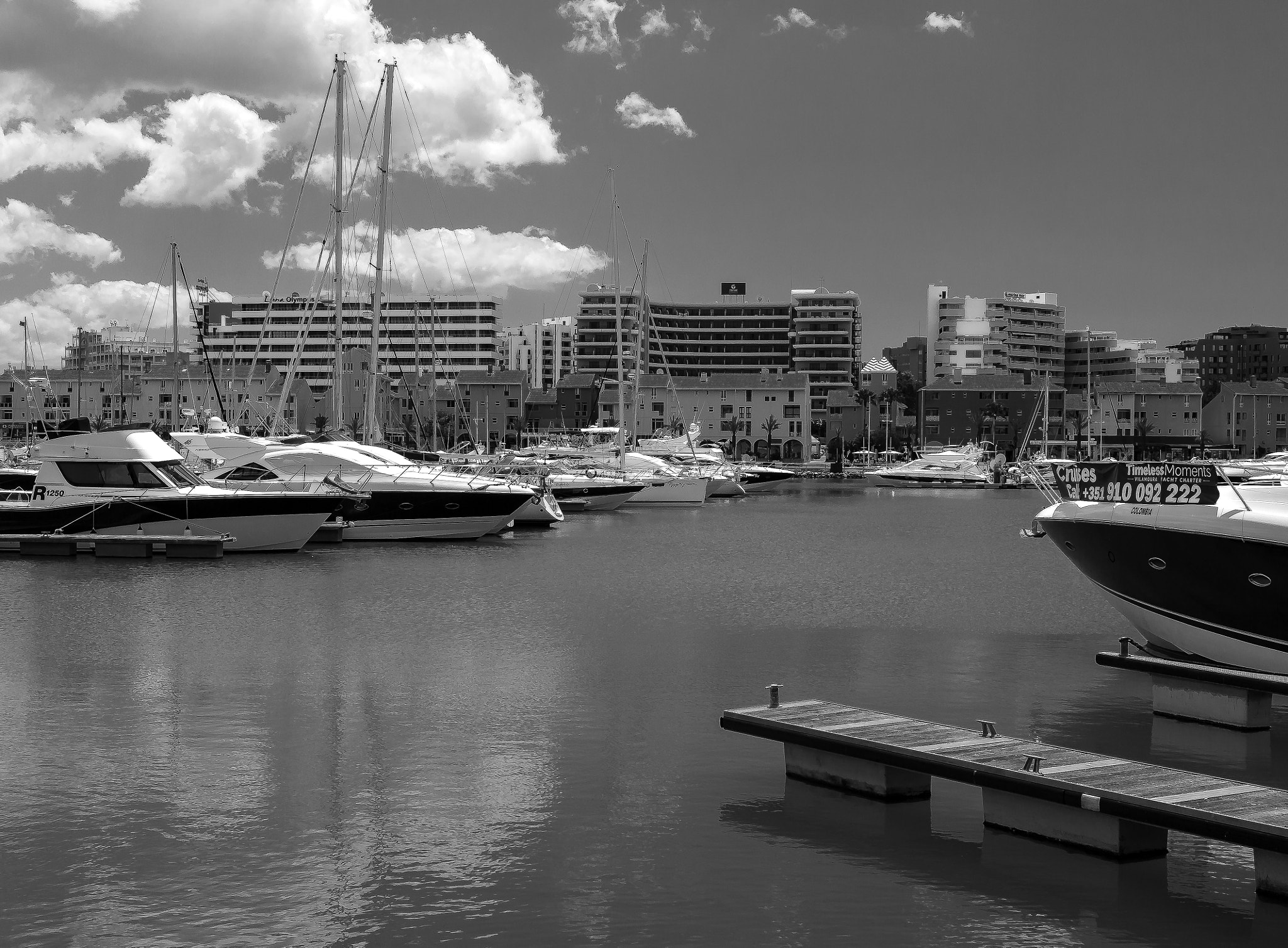 Panasonic Lumix DMC-G3 + Panasonic Leica DG Summilux 25mm F1.4 II ASPH sample photo. Vilamoura marina, portugal photography