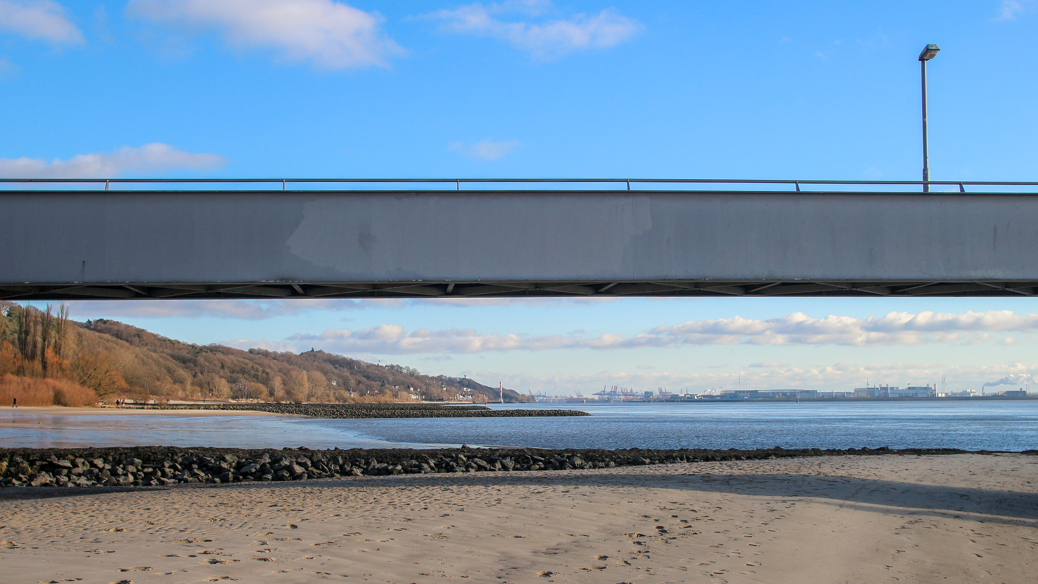 Canon EOS 100D (EOS Rebel SL1 / EOS Kiss X7) + Canon EF 17-35mm f/2.8L sample photo. Pier photography