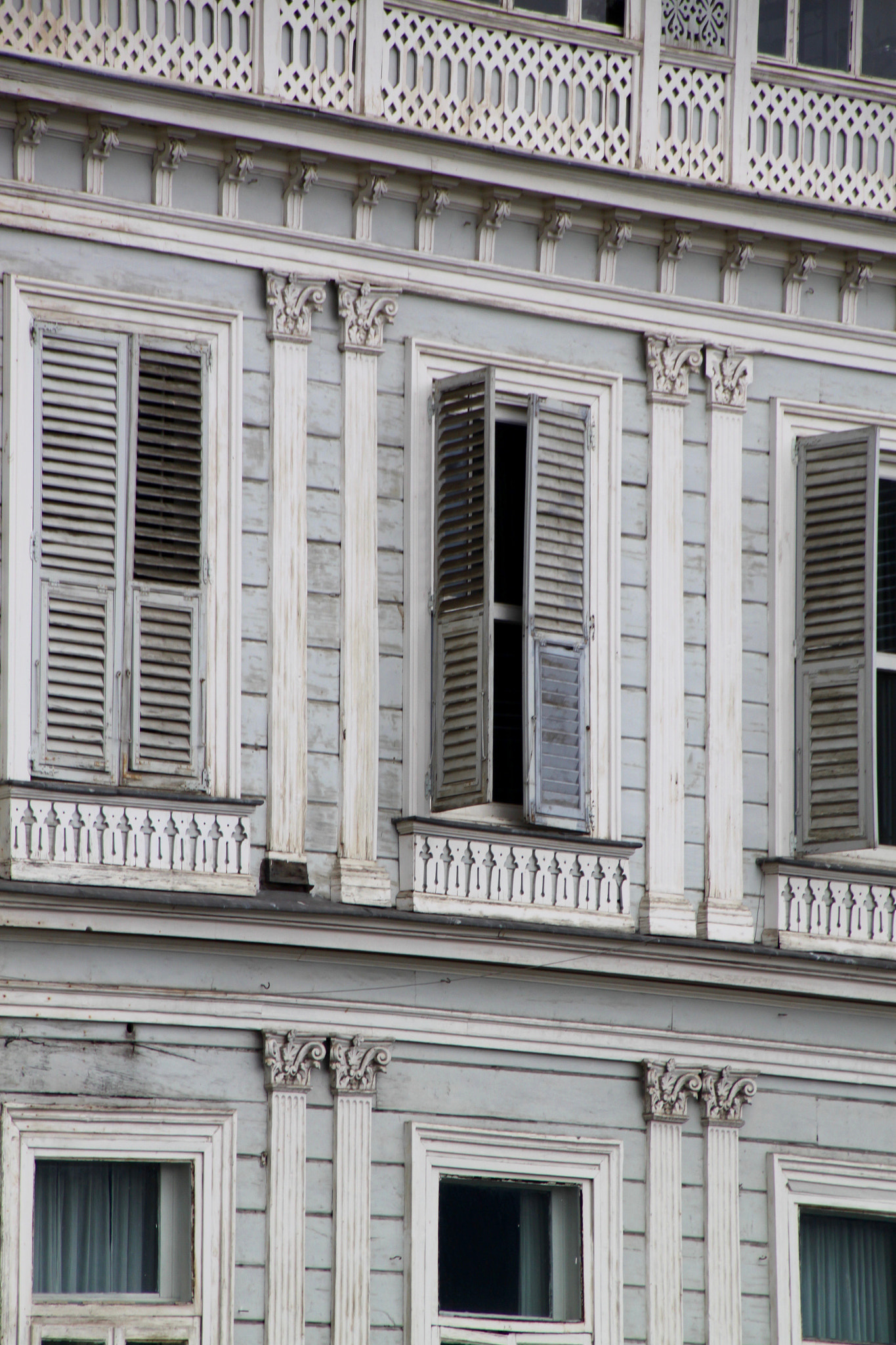 Canon EOS 500D (EOS Rebel T1i / EOS Kiss X3) sample photo. Shades of difference photography