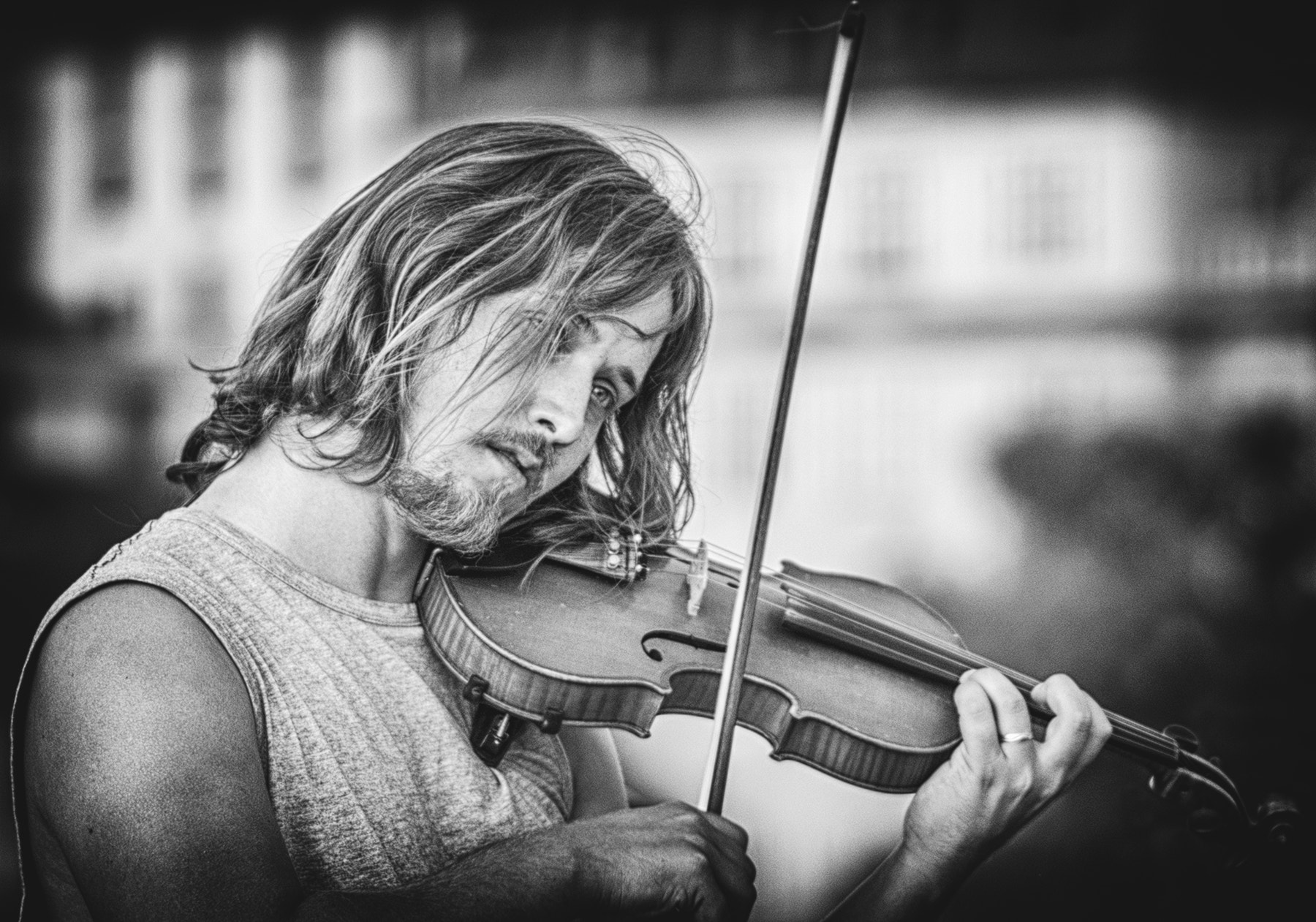 Nikon D90 + Nikon AF-S Nikkor 85mm F1.8G sample photo. Lestat's violin photography