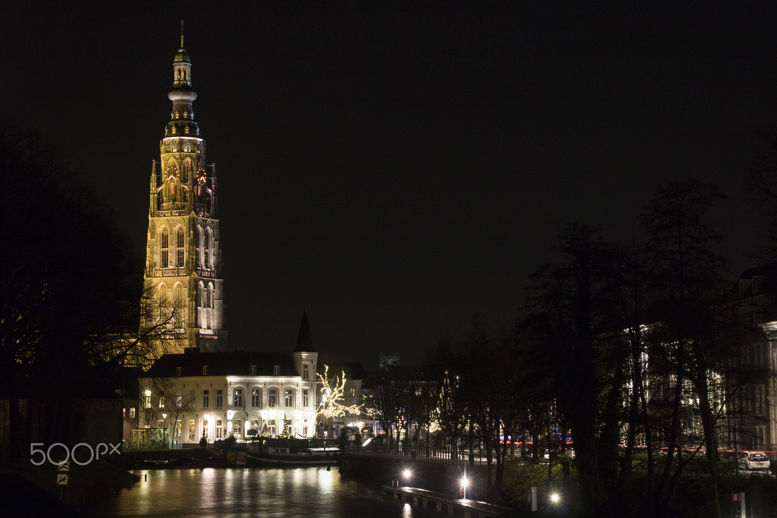 Canon EOS 760D (EOS Rebel T6s / EOS 8000D) sample photo. Breda night photography