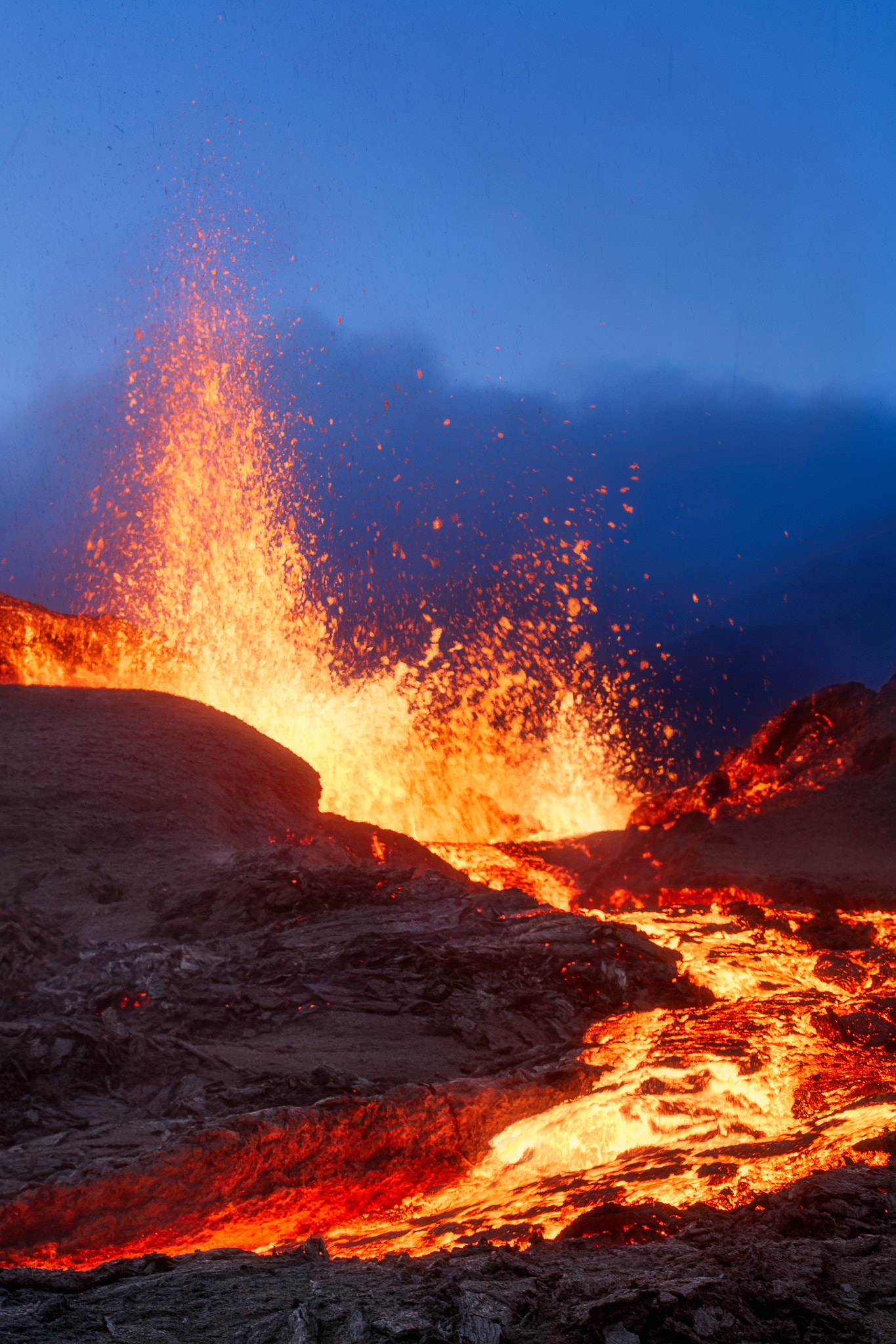 Canon EOS 5DS + Sigma 50-200mm F4-5.6 DC OS HSM sample photo. Volcano! photography