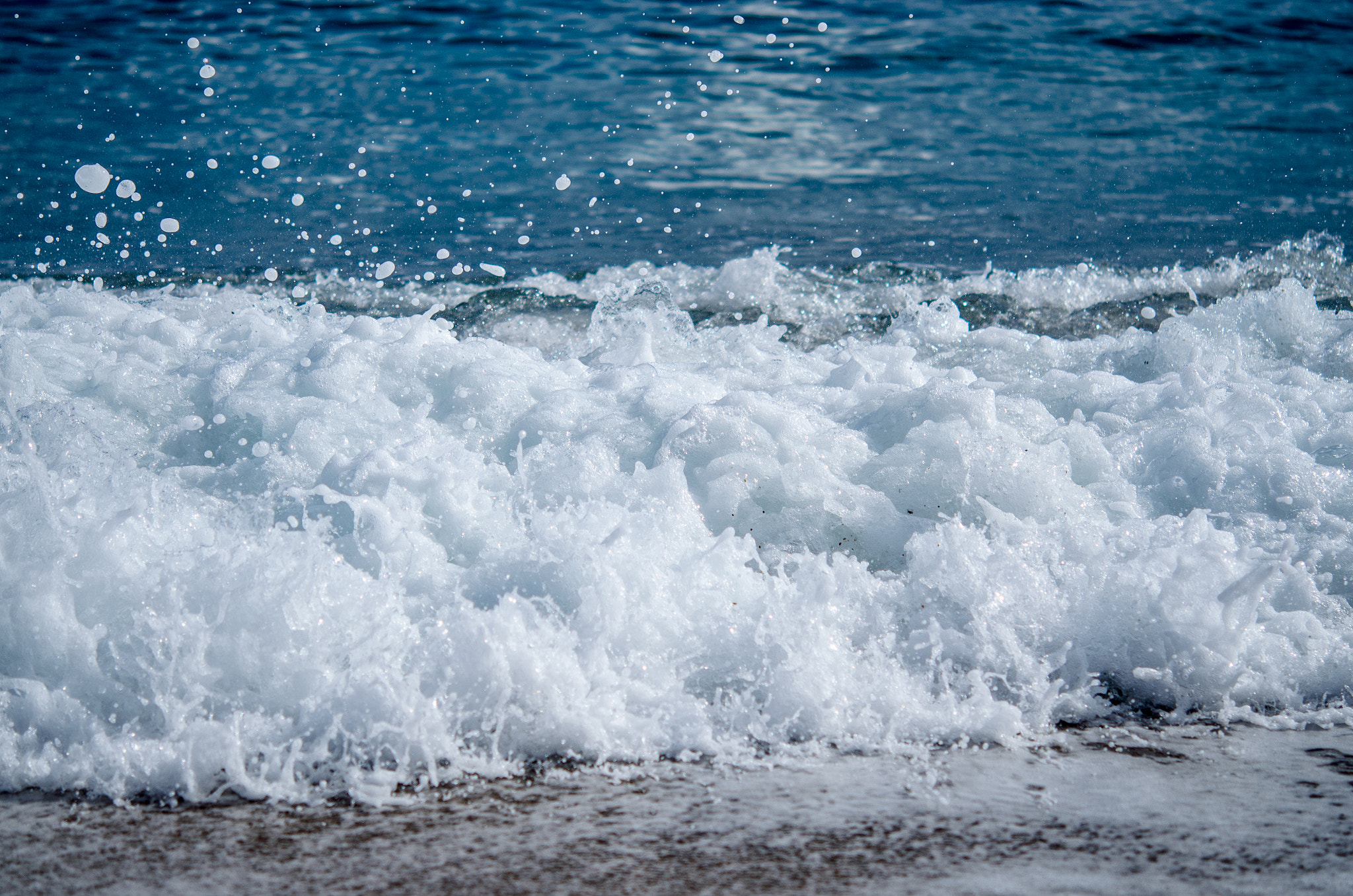 Nikon AF-S Micro-Nikkor 60mm F2.8G ED sample photo. Restless wave is coming photography