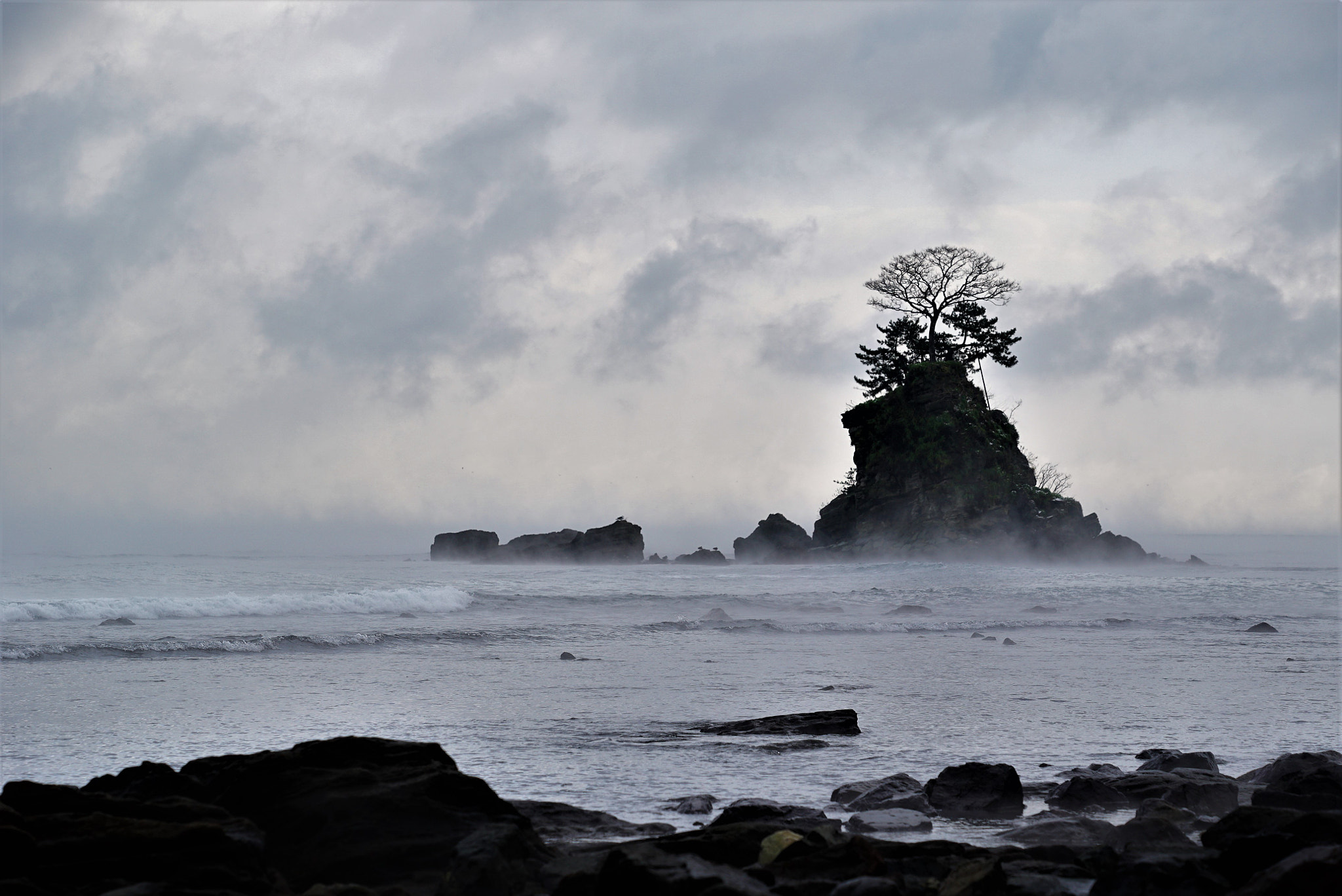 Minolta/Sony AF 70-200mm F2.8 G sample photo. Foggy sea photography