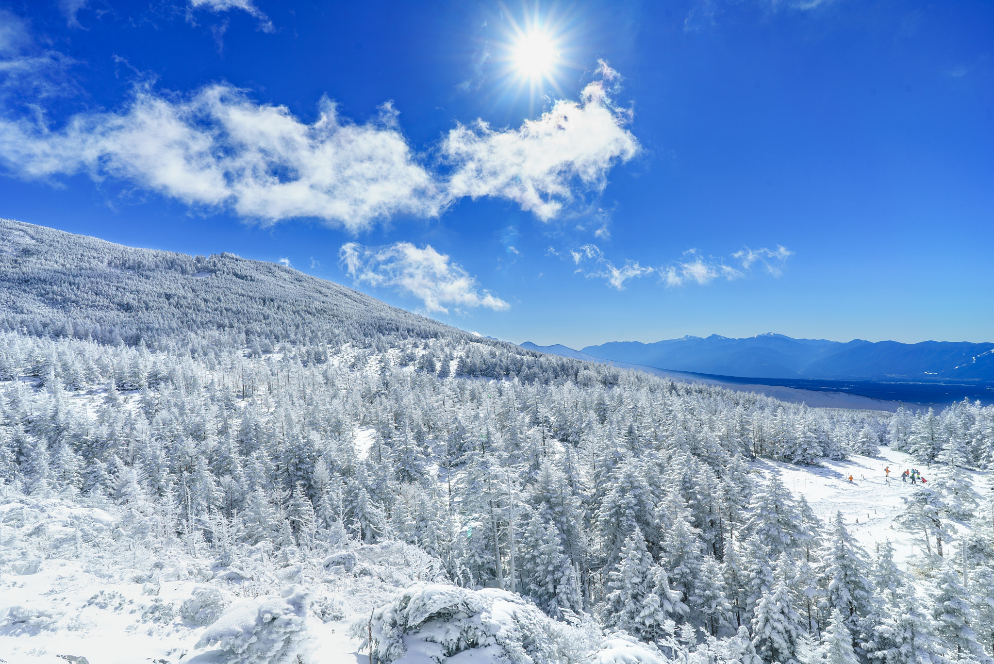 ZEISS Batis 18mm F2.8 sample photo. Scenery on the way of mountain climbing photography