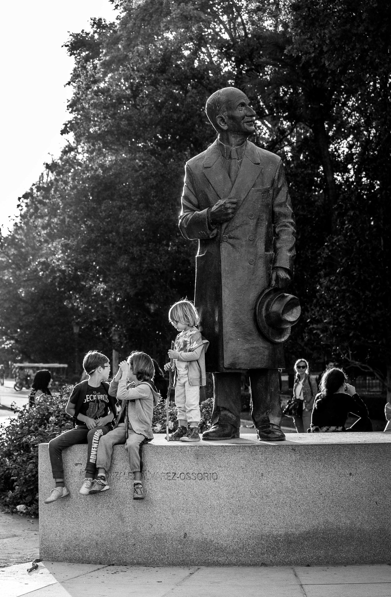 Canon EOS 450D (EOS Rebel XSi / EOS Kiss X2) sample photo. Con el abuelo en el parque photography