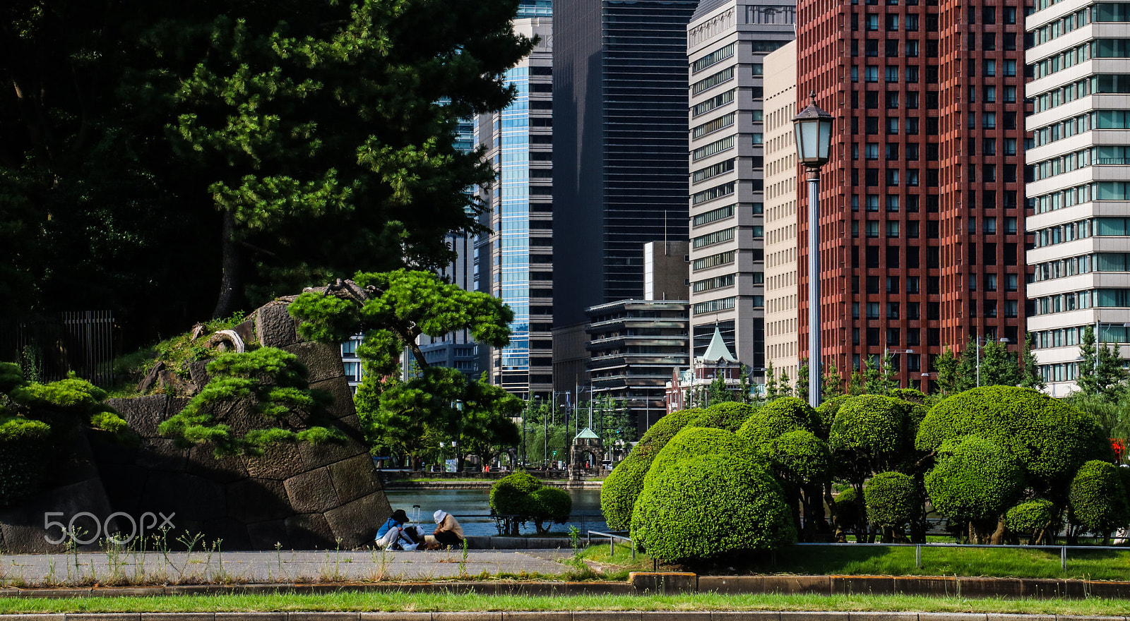 Canon EOS 760D (EOS Rebel T6s / EOS 8000D) + Canon EF-S 18-135mm F3.5-5.6 IS STM sample photo. View from tokyo castle photography