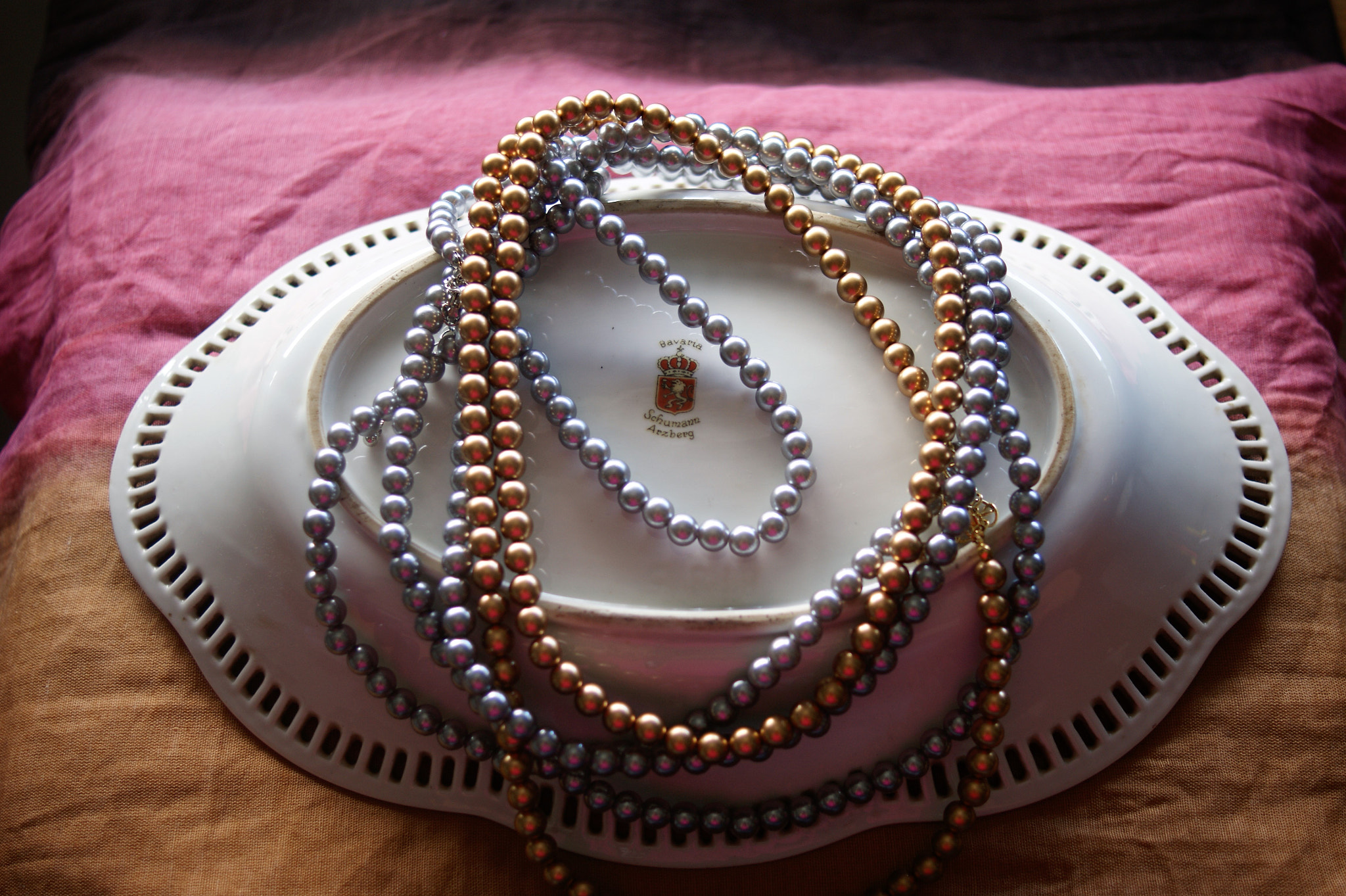 Sony Alpha DSLR-A390 sample photo. Pearls forever fashionable photography