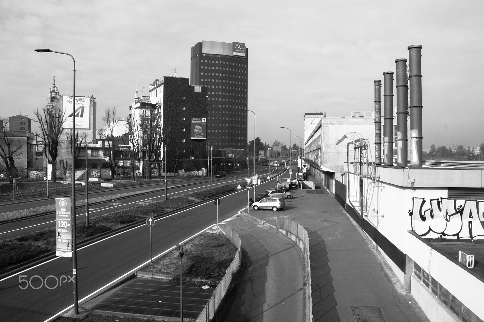 Canon EOS 760D (EOS Rebel T6s / EOS 8000D) sample photo. Empty street in milan photography