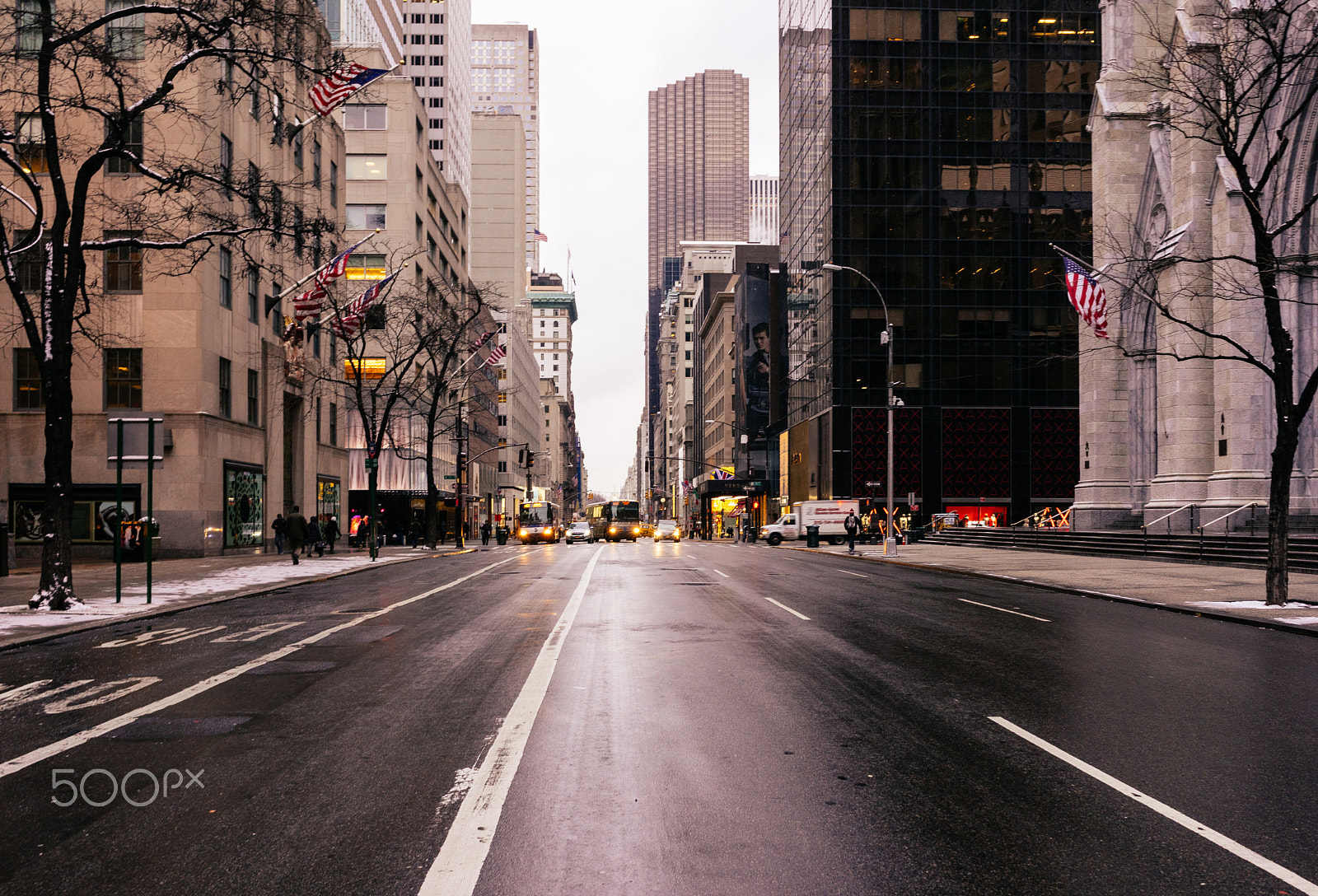 Sony a7R + Sony FE 28mm F2 sample photo. When it snows in the city the magic comes to life photography