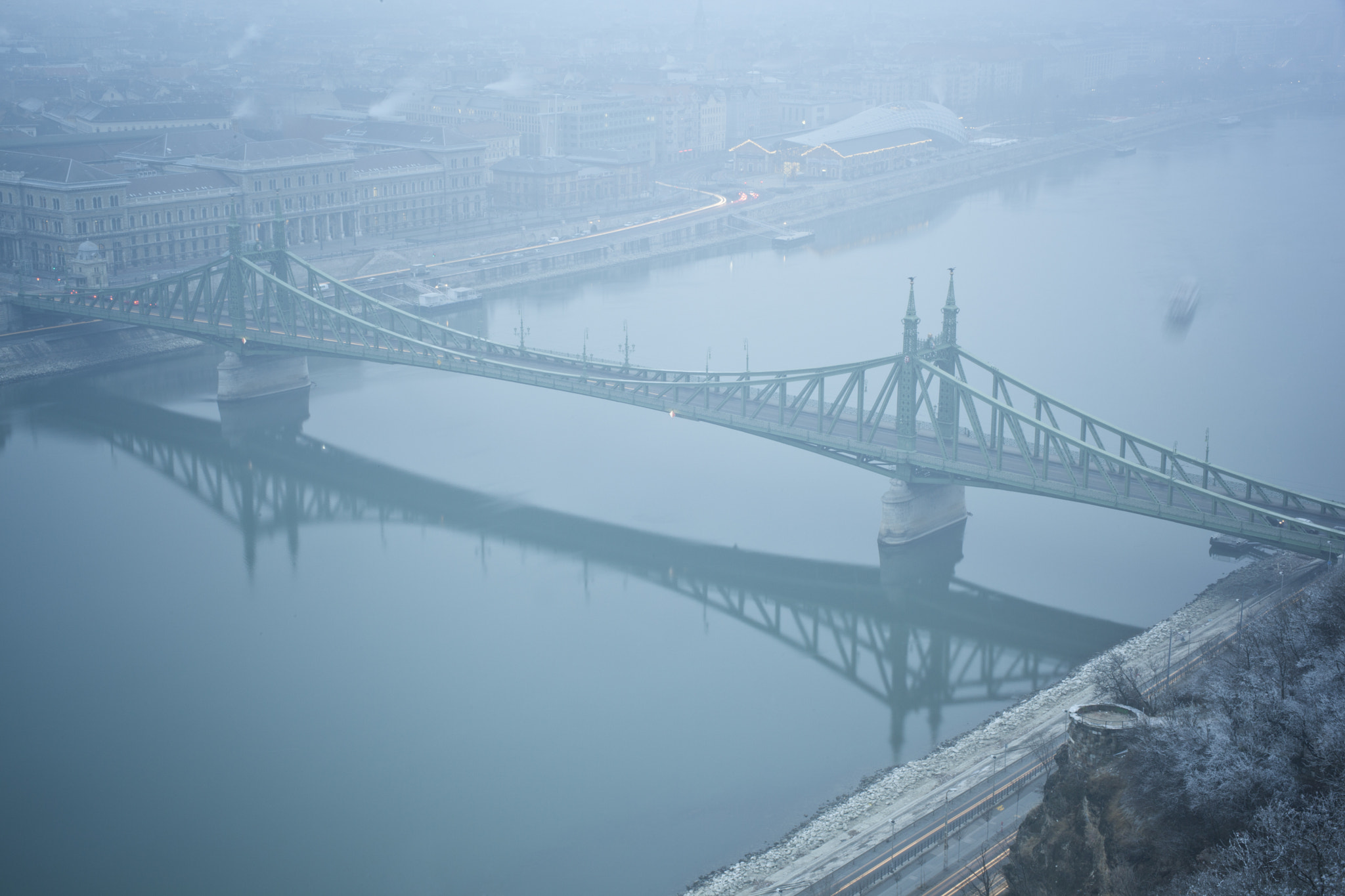 Canon EF 28-105mm f/3.5-4.5 USM sample photo. Liberty bridge photography