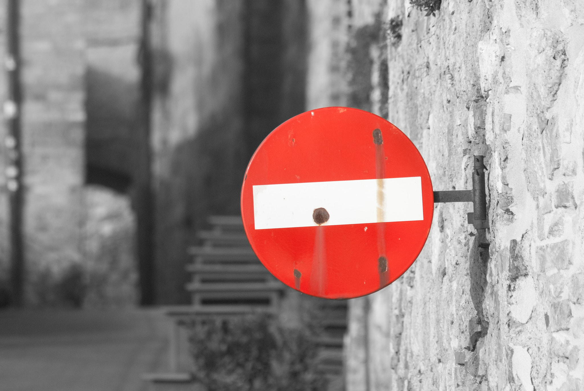 Sigma 70-300mm F4-5.6 APO DG Macro sample photo. Road sign (san gimignano, it) photography