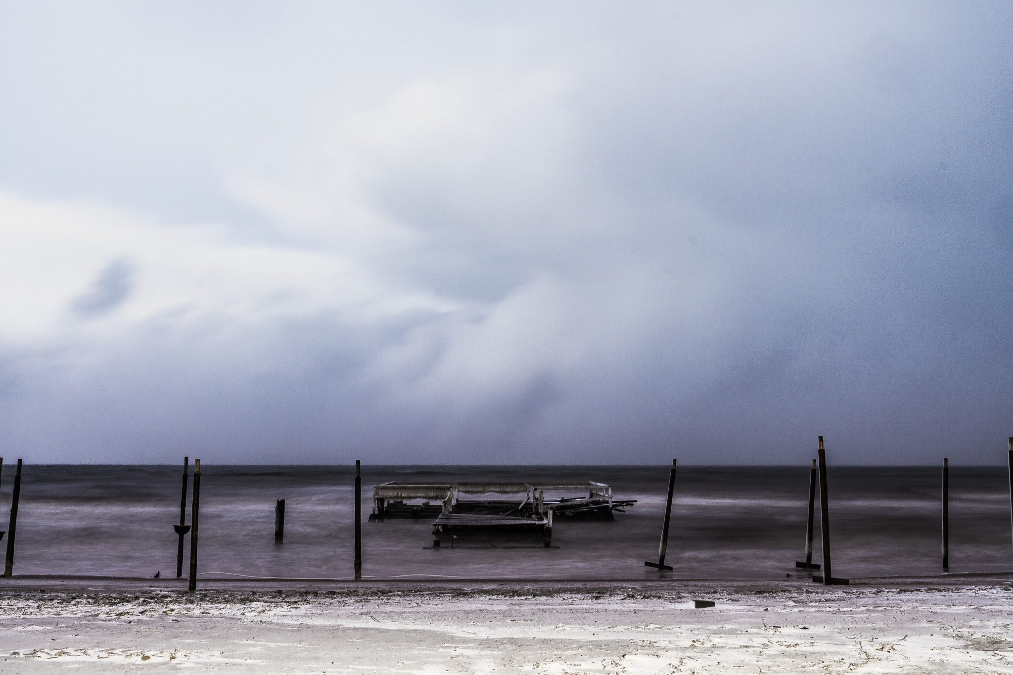 Sony Sonnar T* E 24mm F1.8 ZA sample photo. Gdynia seashore photography