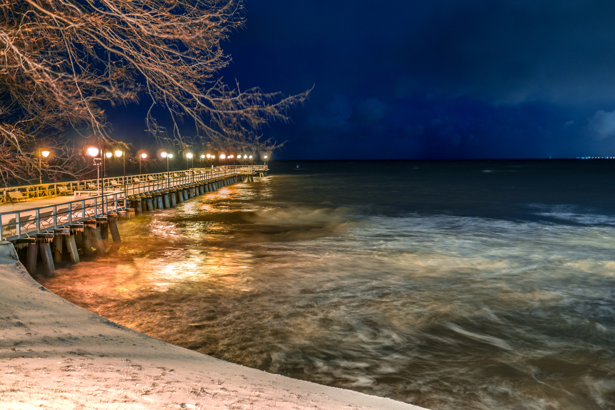 Sony Sonnar T* E 24mm F1.8 ZA sample photo. Gdynia by night photography