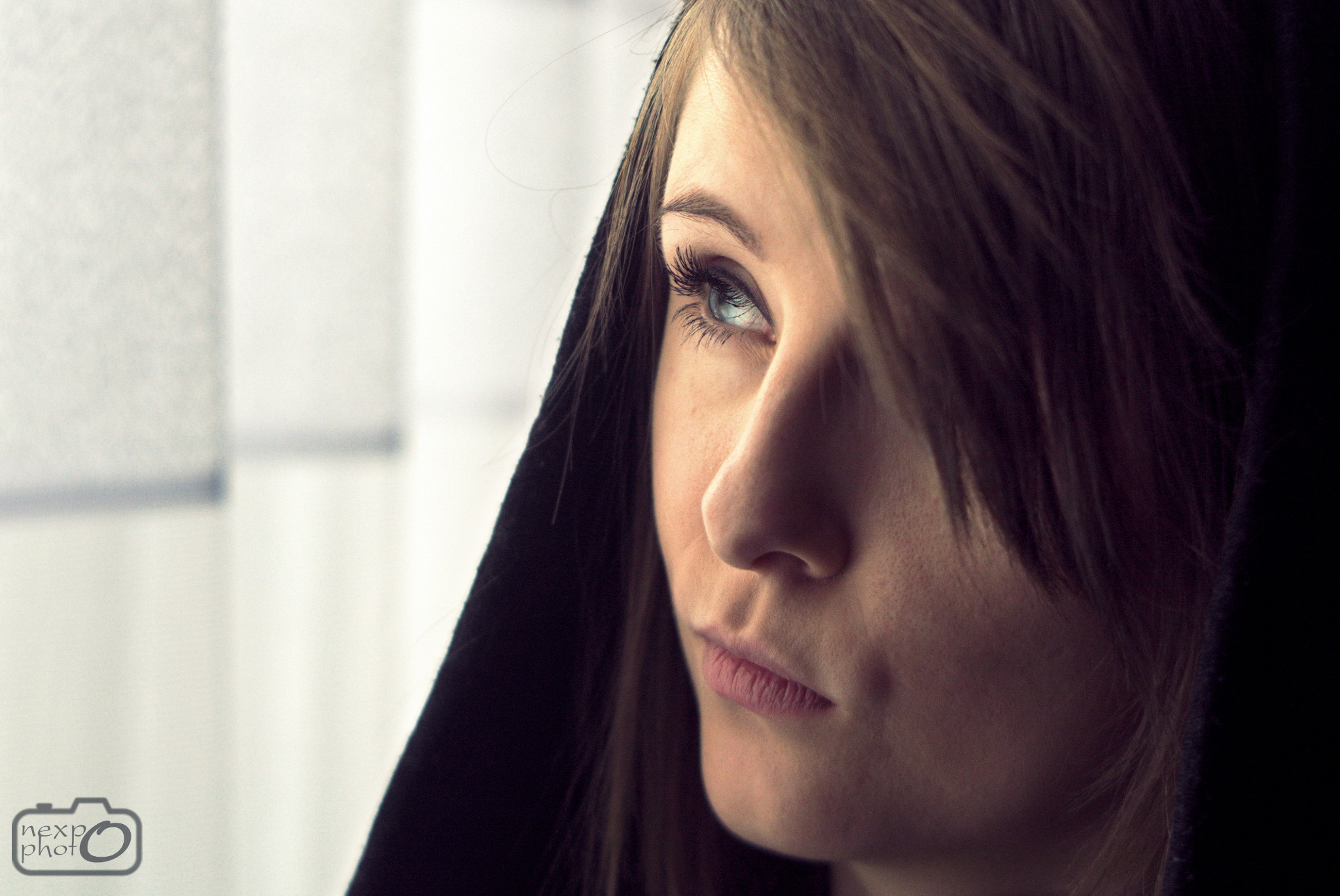 Manual Lens No CPU sample photo. Marzena looking out the window photography