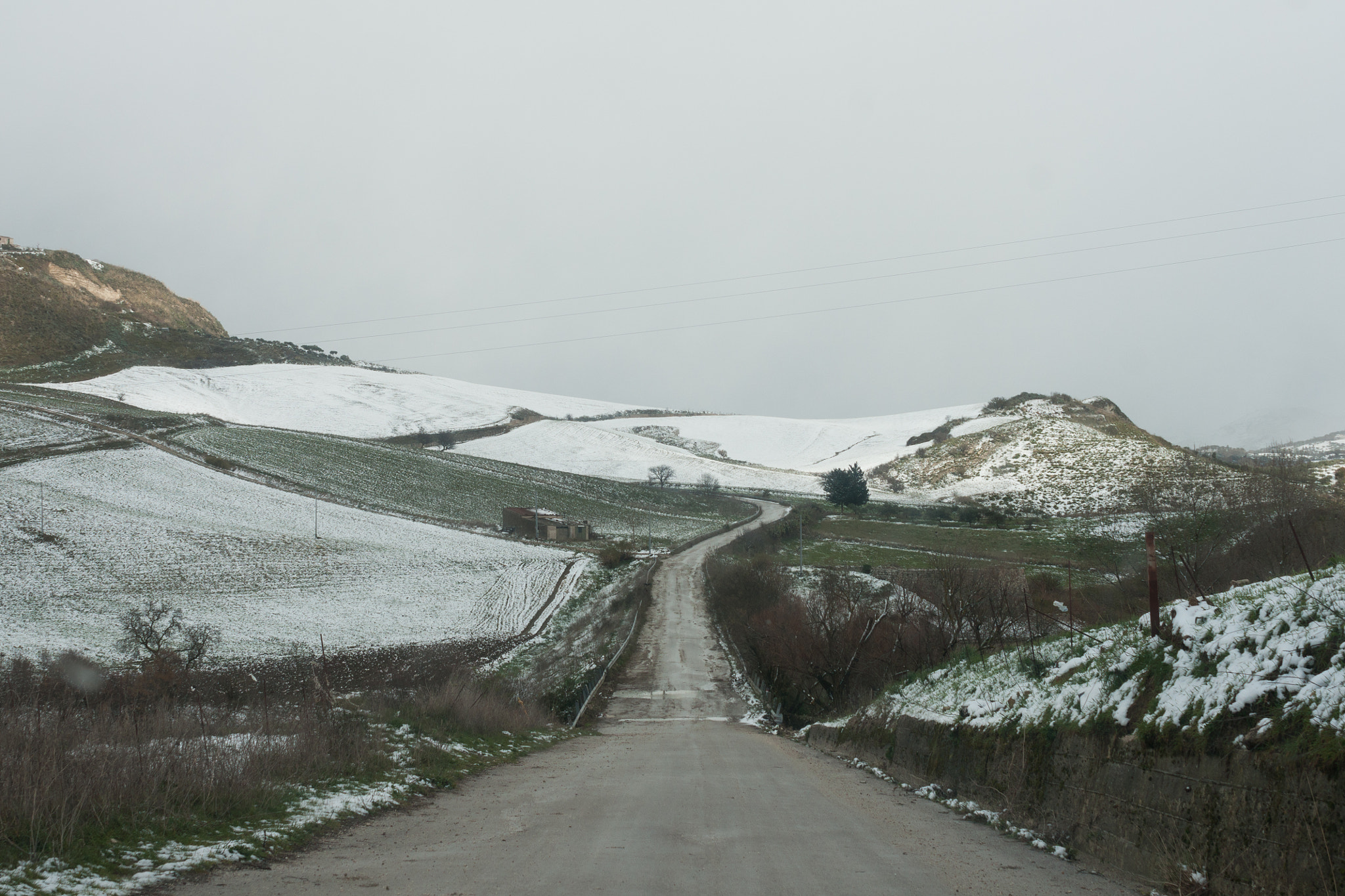 Sony Alpha DSLR-A700 + Minolta AF 28-85mm F3.5-4.5 sample photo. Street view of a snow landscape in sicily photography
